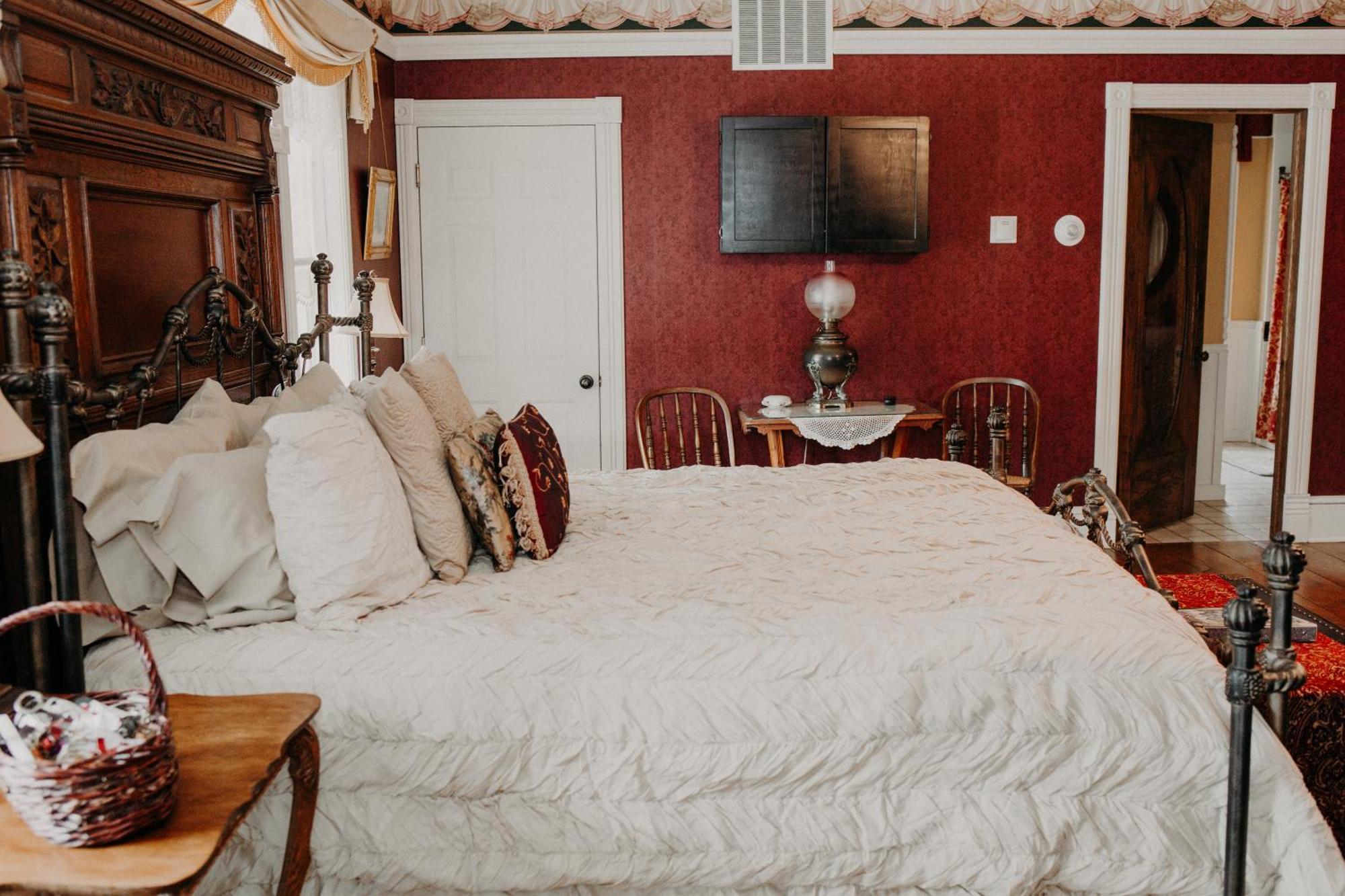 Deluxe King Suite