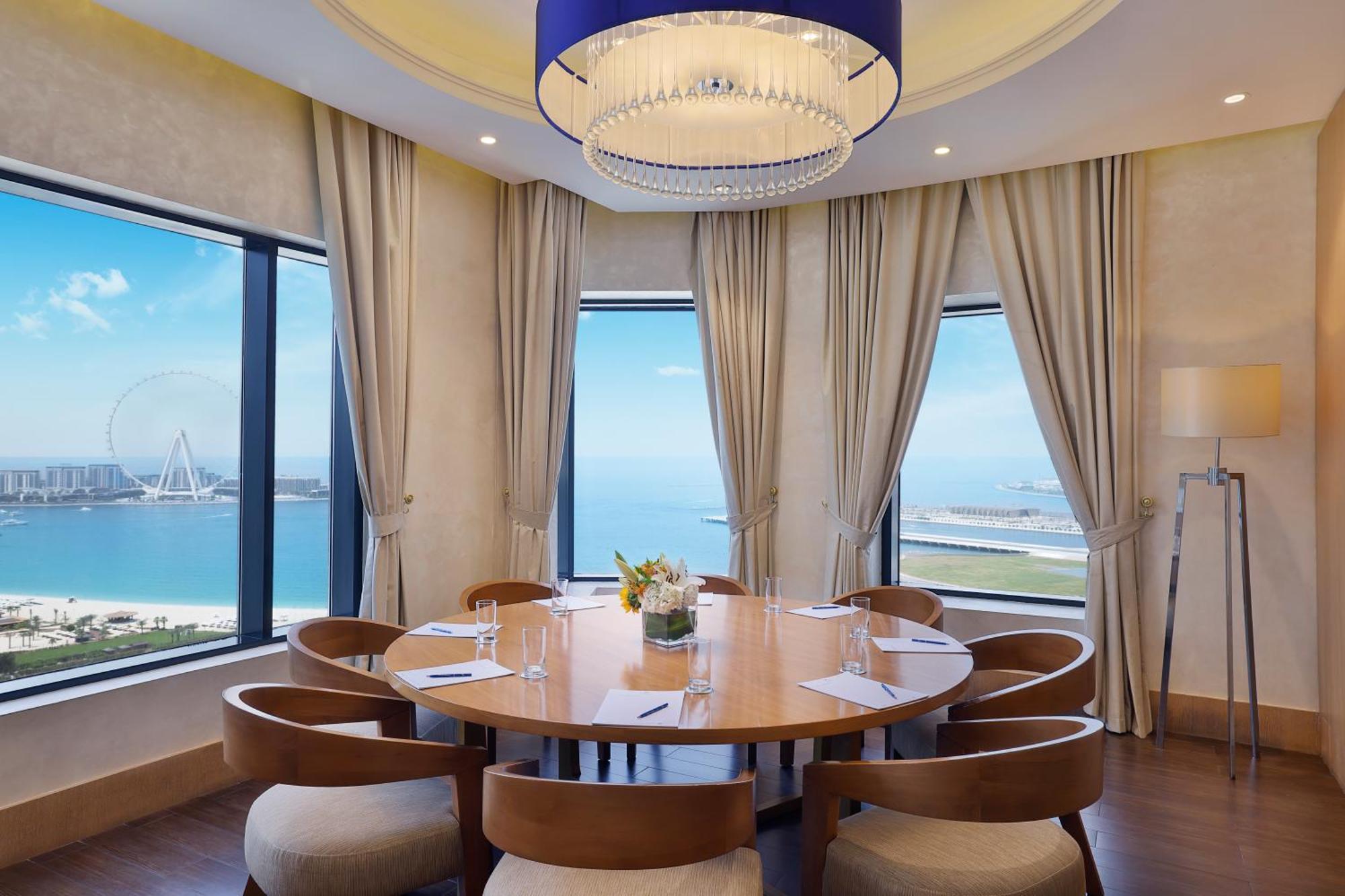 Club Oceanfront Room 1 King Complimentary Access to Executive Lounge Access Afternoon Tea Happy Hour,1643137402:JPEG