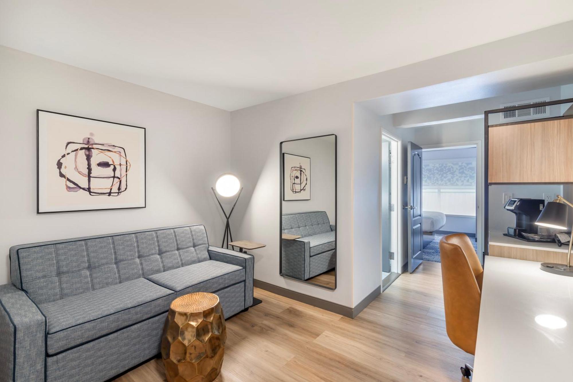 One-Bedroom King Suite Non-Smoking