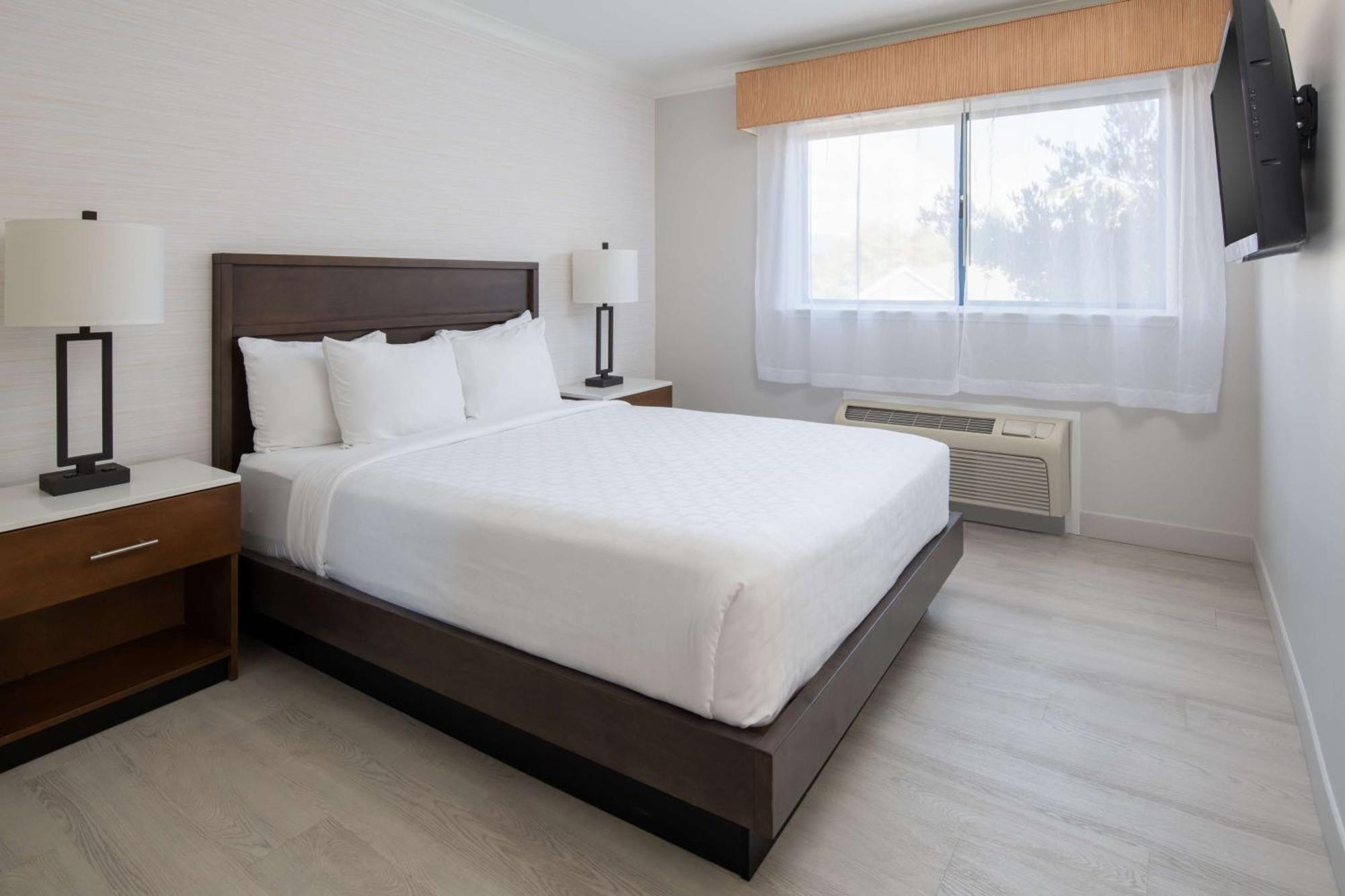 Two-Bedroom Suite Non-Smoking,1617460531:JPEG