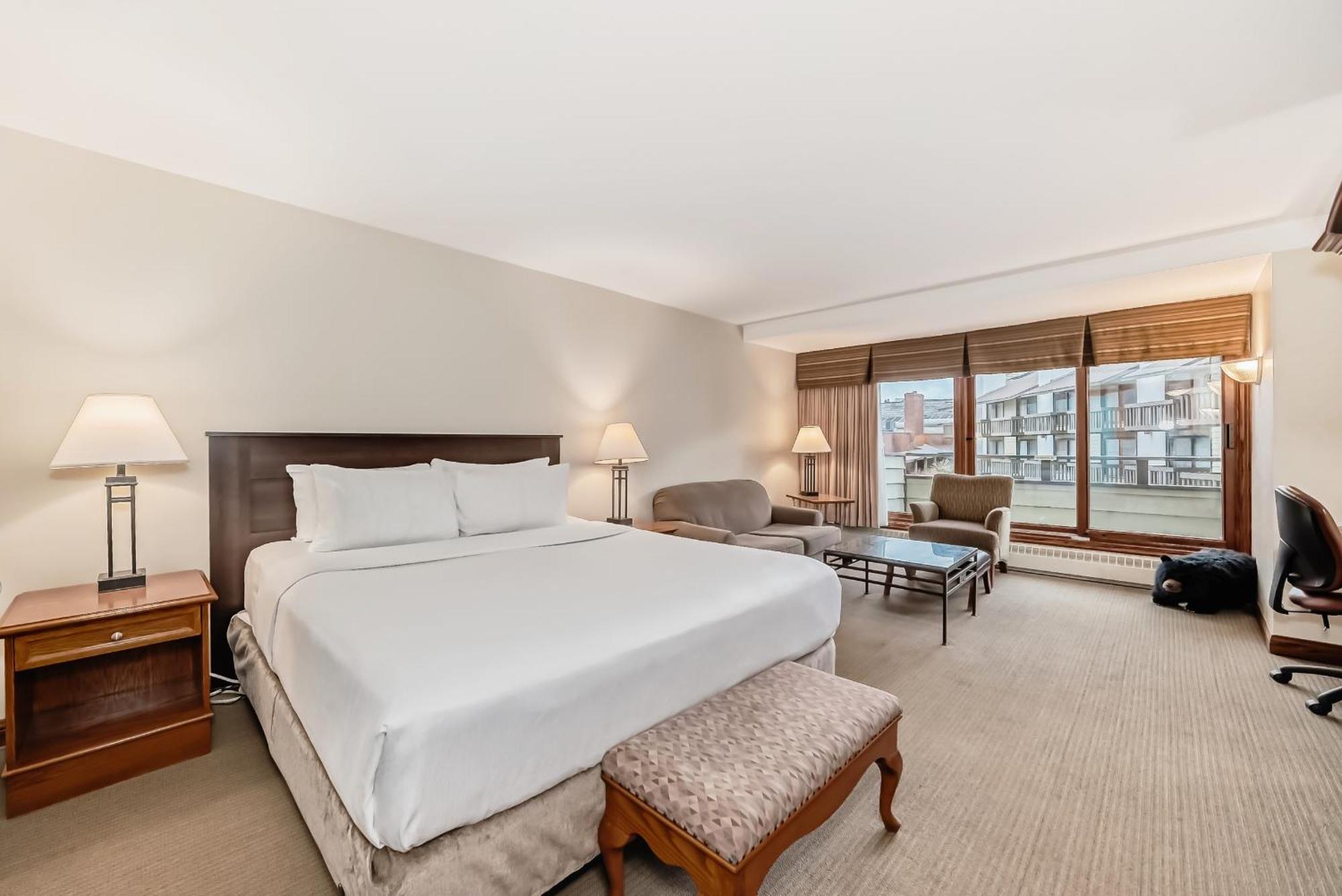 Executive Suite King and Two Single Beds,1617467546:JPEG