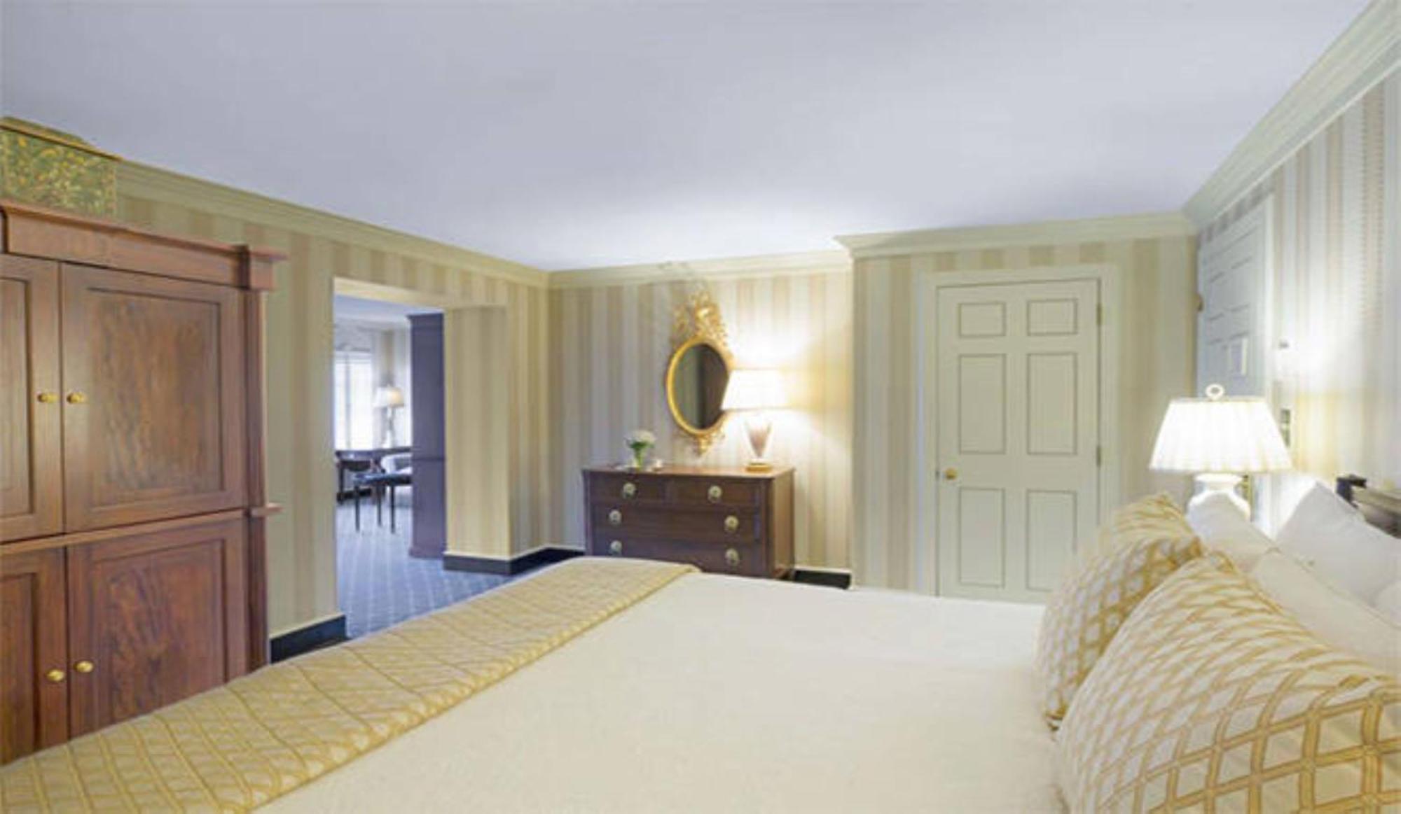 Junior Suite,1617485002:JPEG