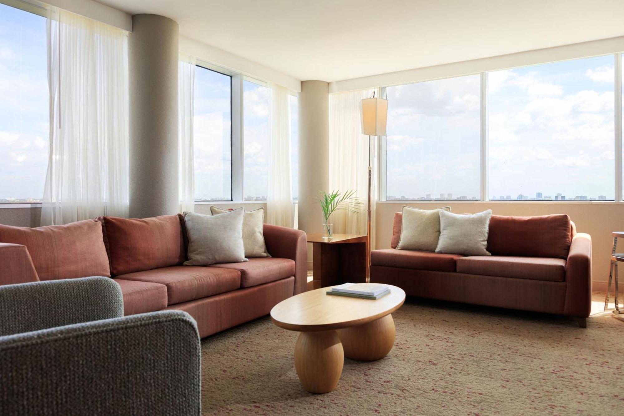 Executive Suite, 1 King, Lake view