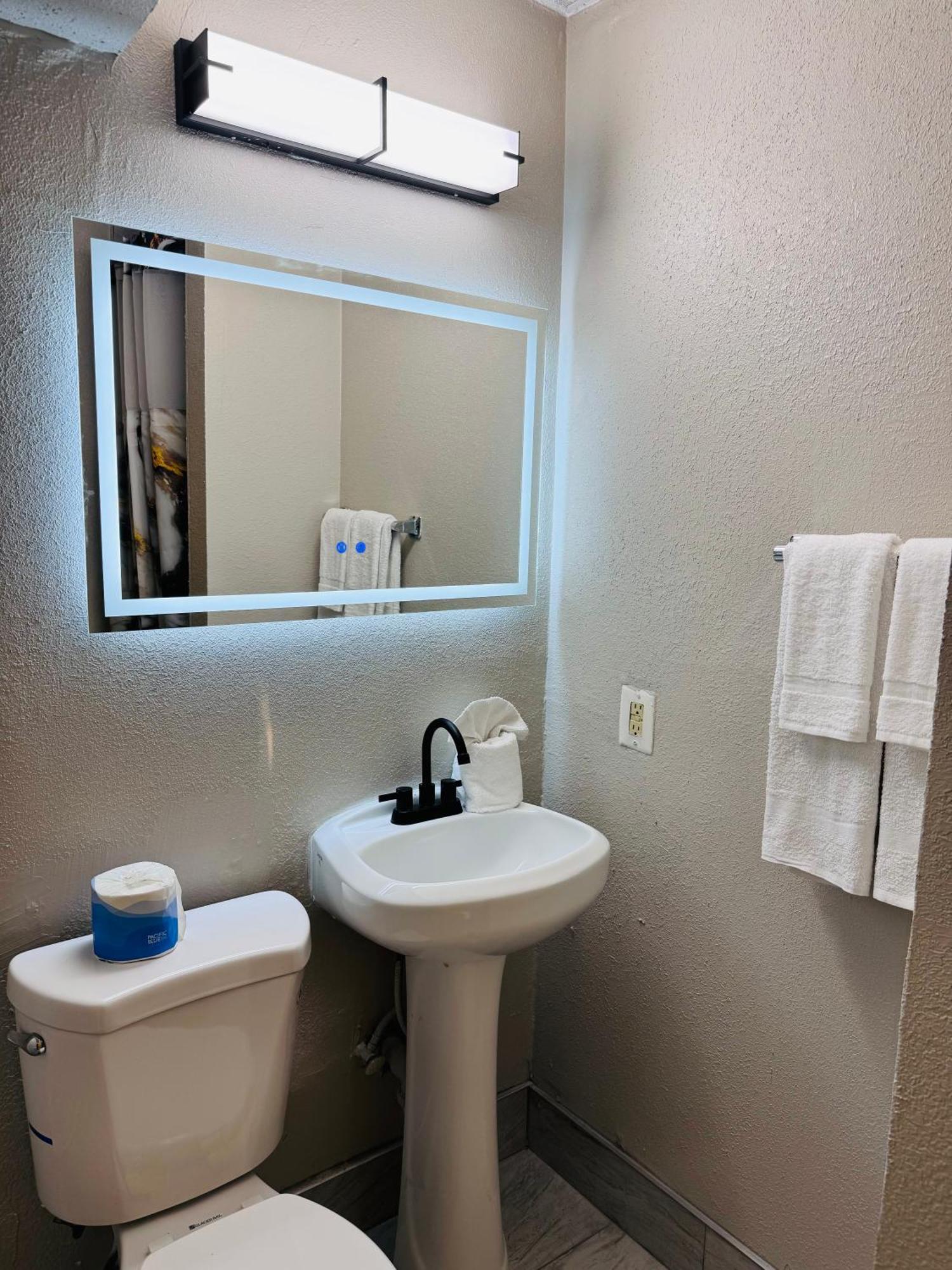 Deluxe Queen Room,1617842294:JPEG