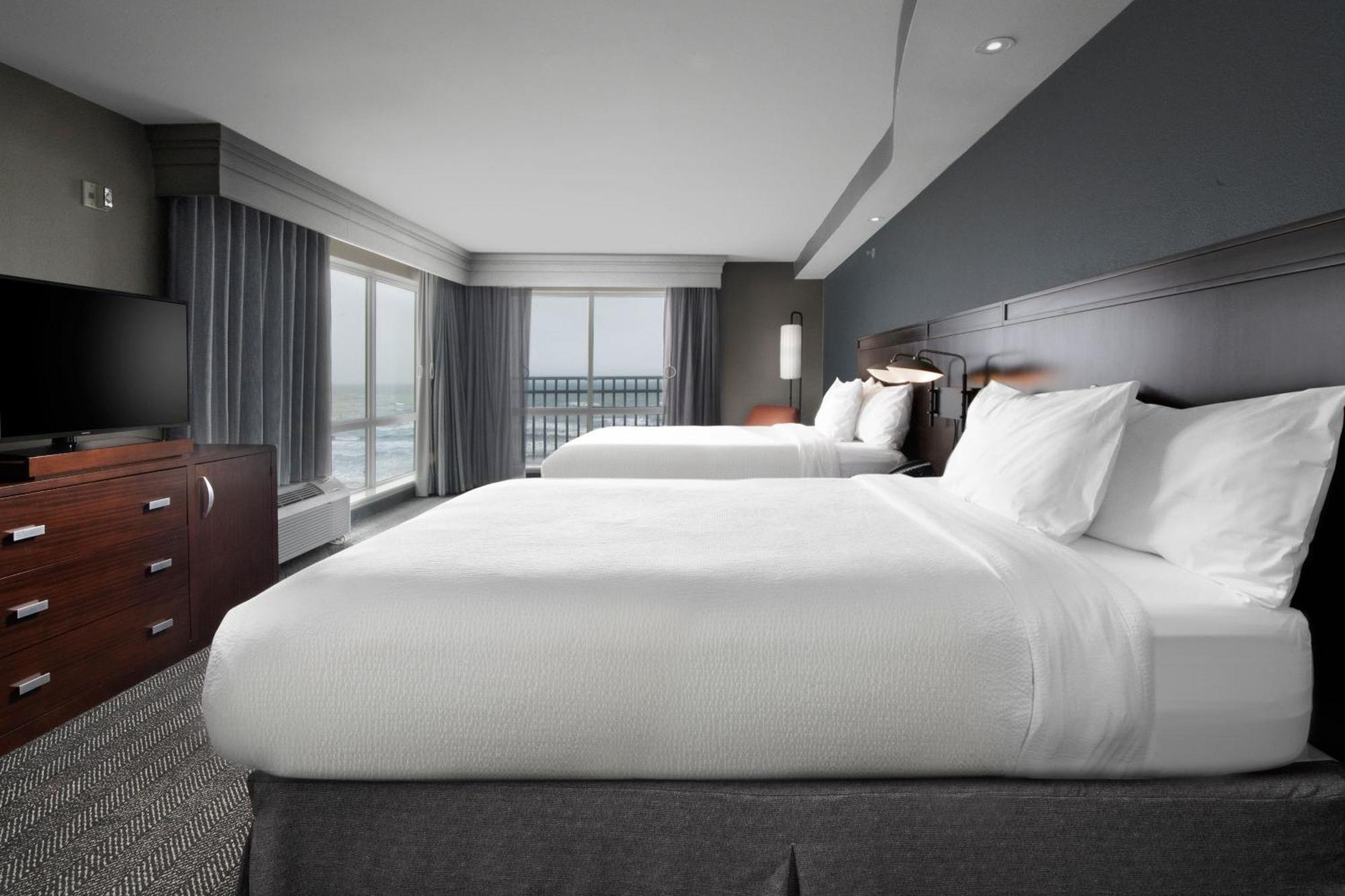 Queen Suite Ocean View Tub Mobility or Hearing Accessible,1617852038:JPEG