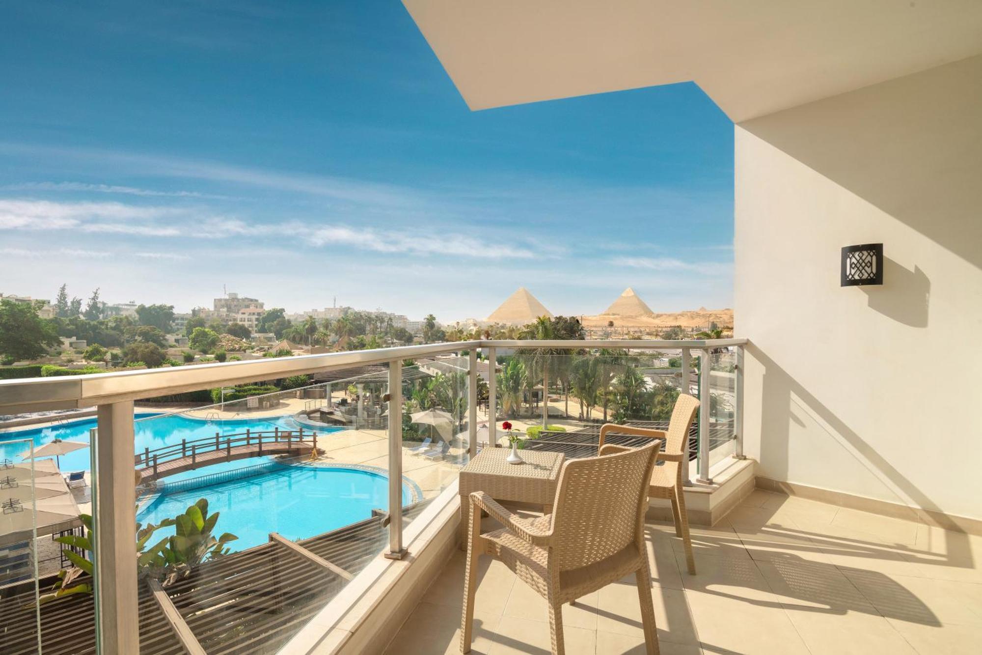 Deluxe Suite Pyramid View