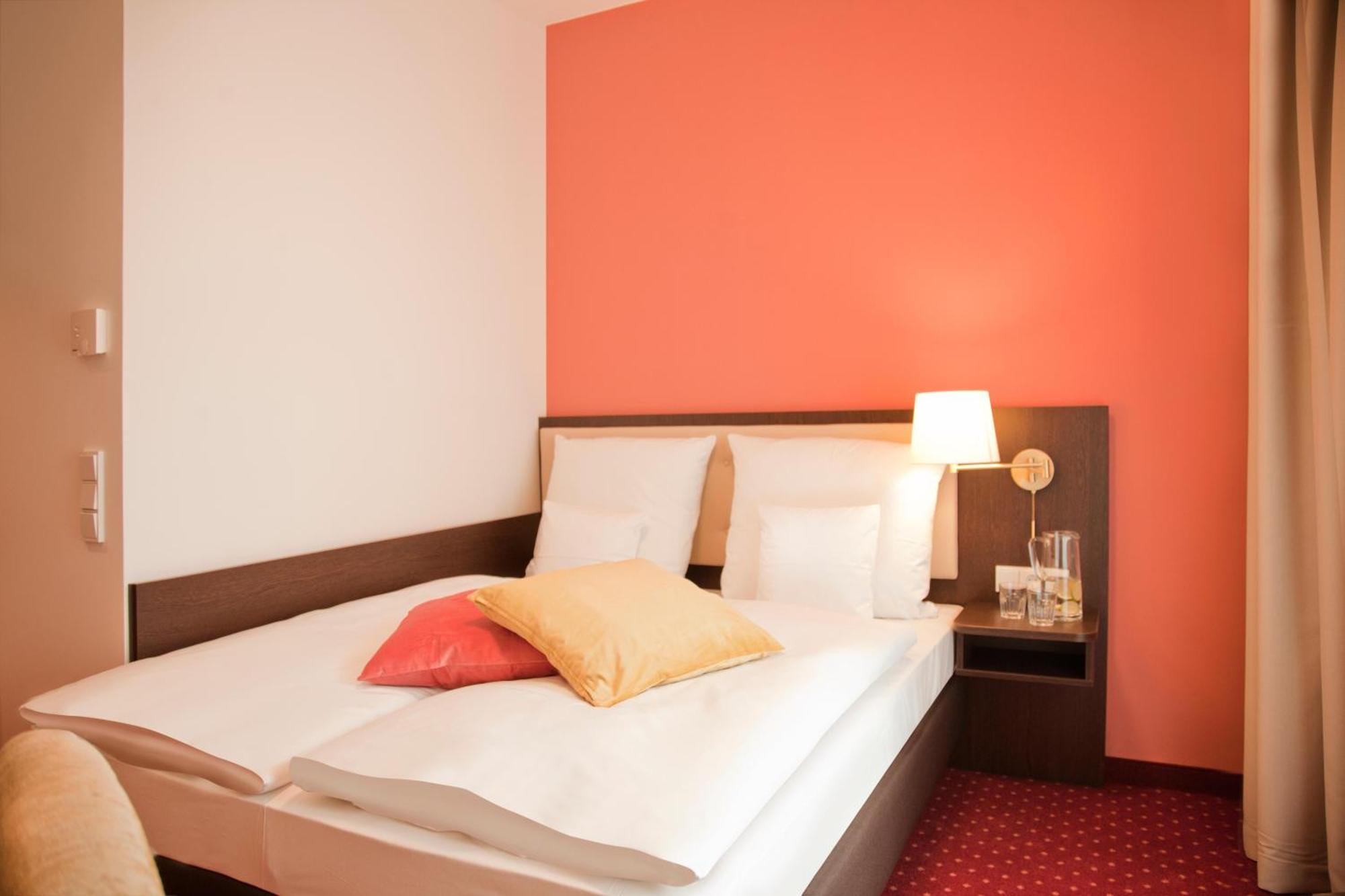 Small Double Room,1617882601:JPEG