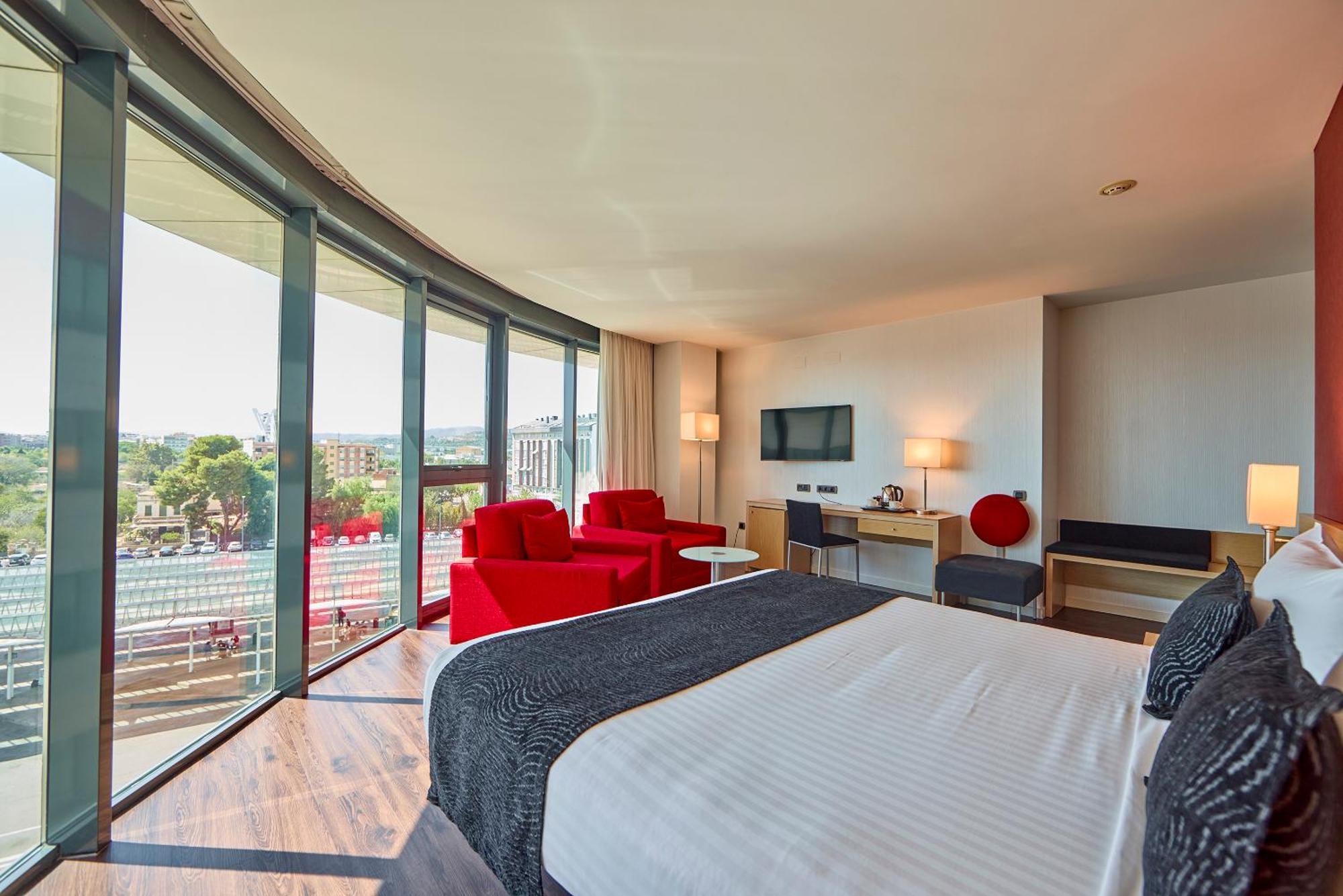 Deluxe King Room City View
