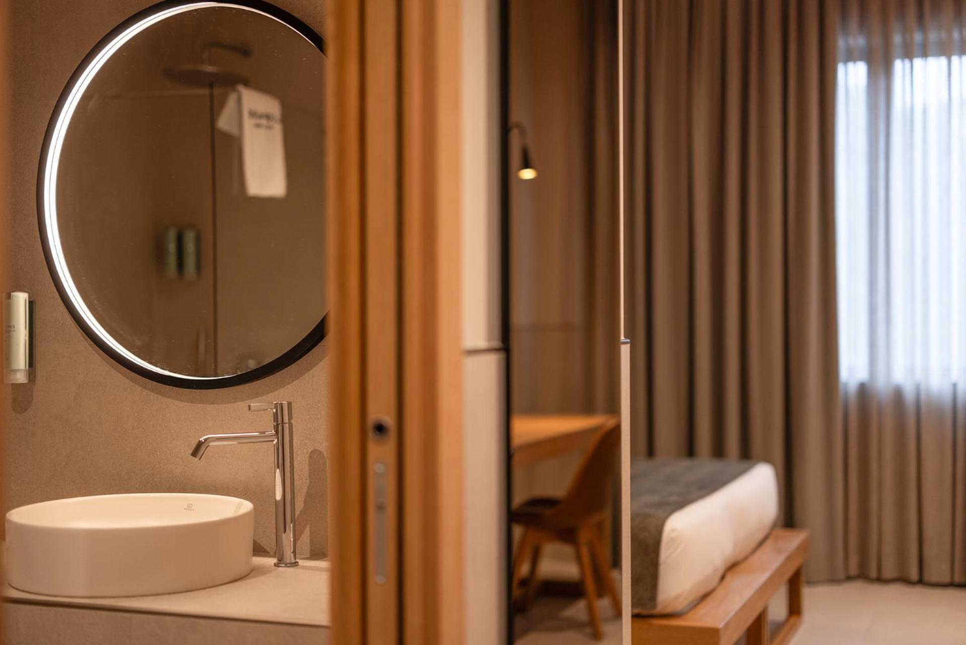 Junior Suite Shower
