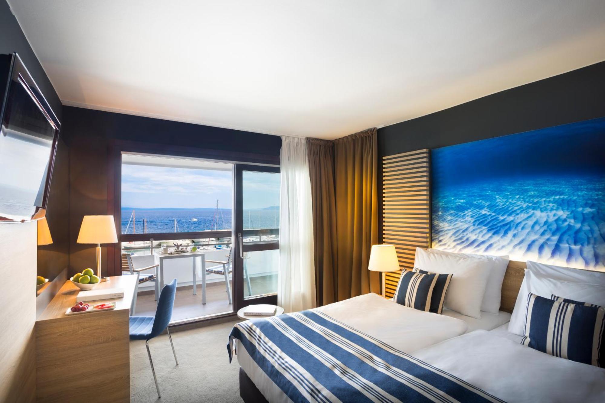 Superior Twin Room Sea View Sofa Bed