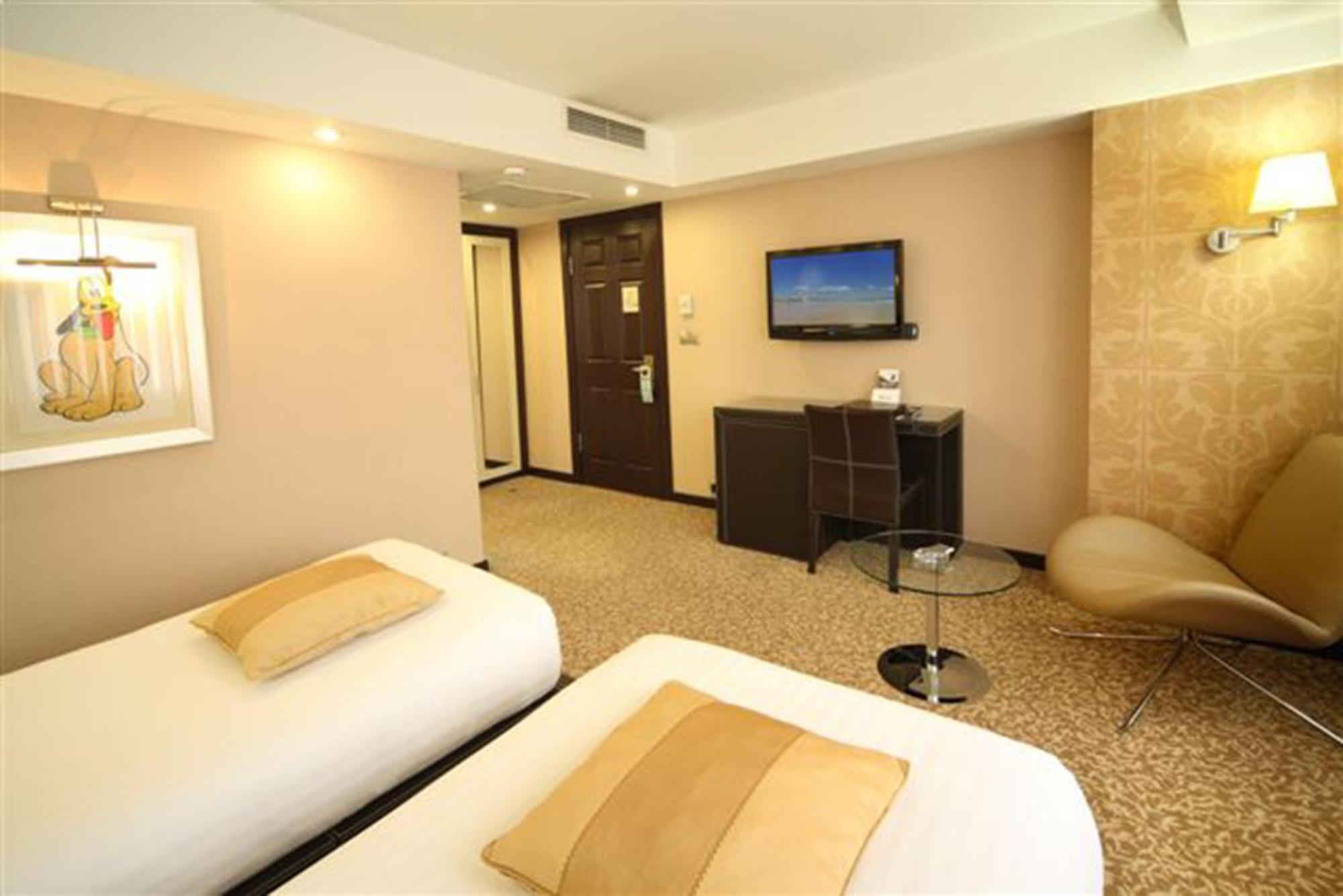 Double or Twin Room Bathroom