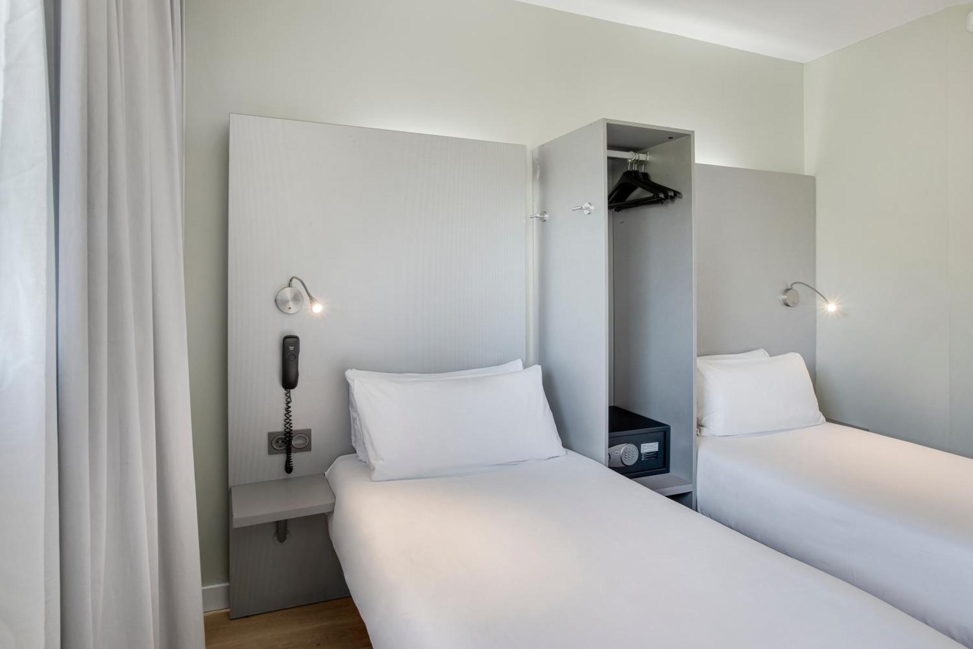 Twin Room,1618267274:JPEG