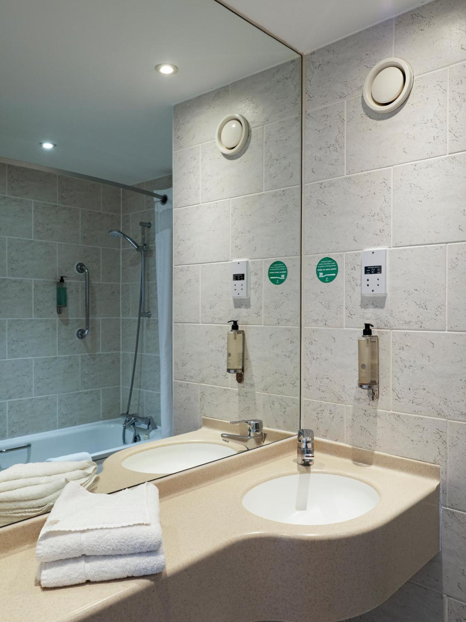 One-Bedroom King Suite City View
