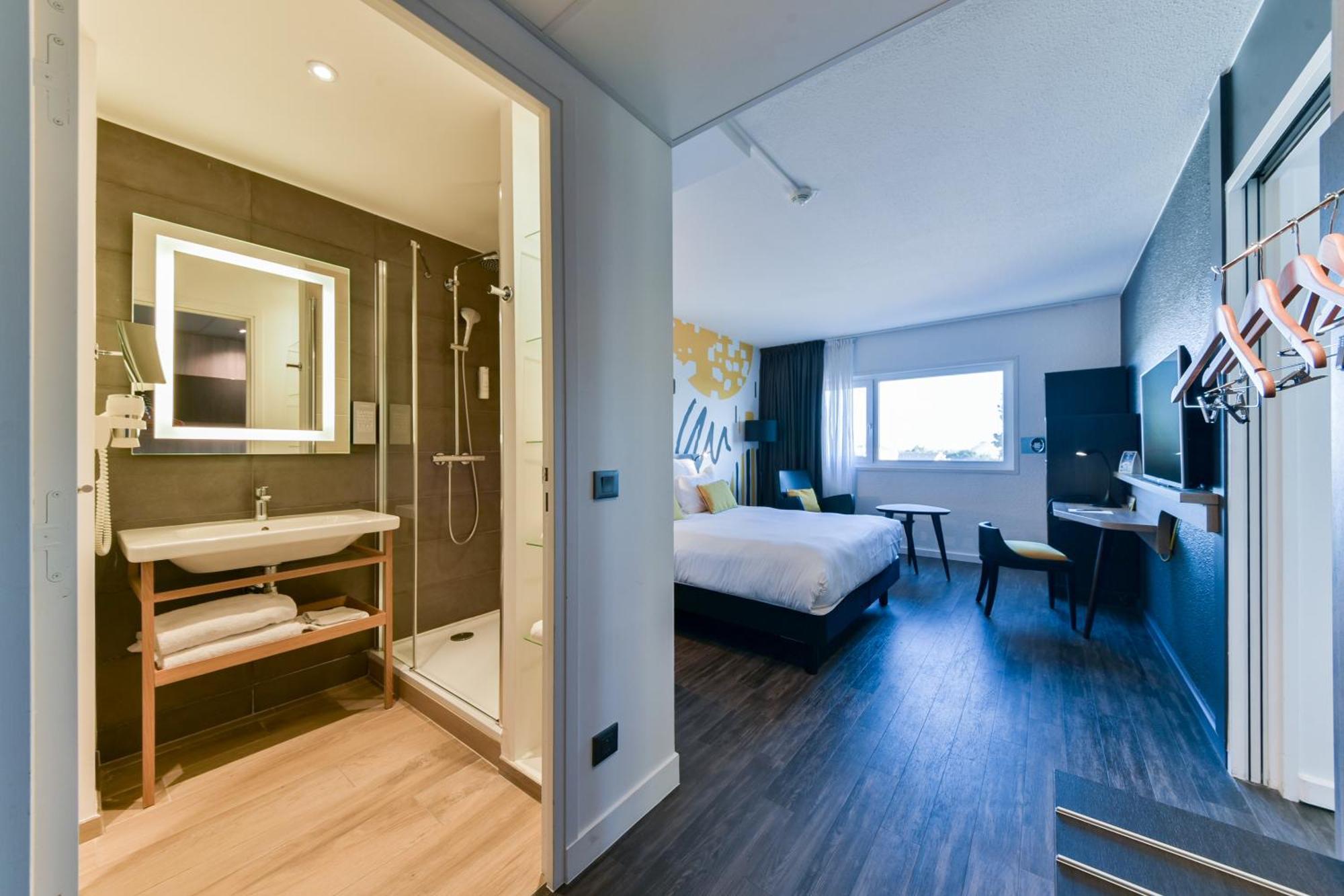 Suite 1 Double Bed 1 Sofa Bed,1333552661:JPEG