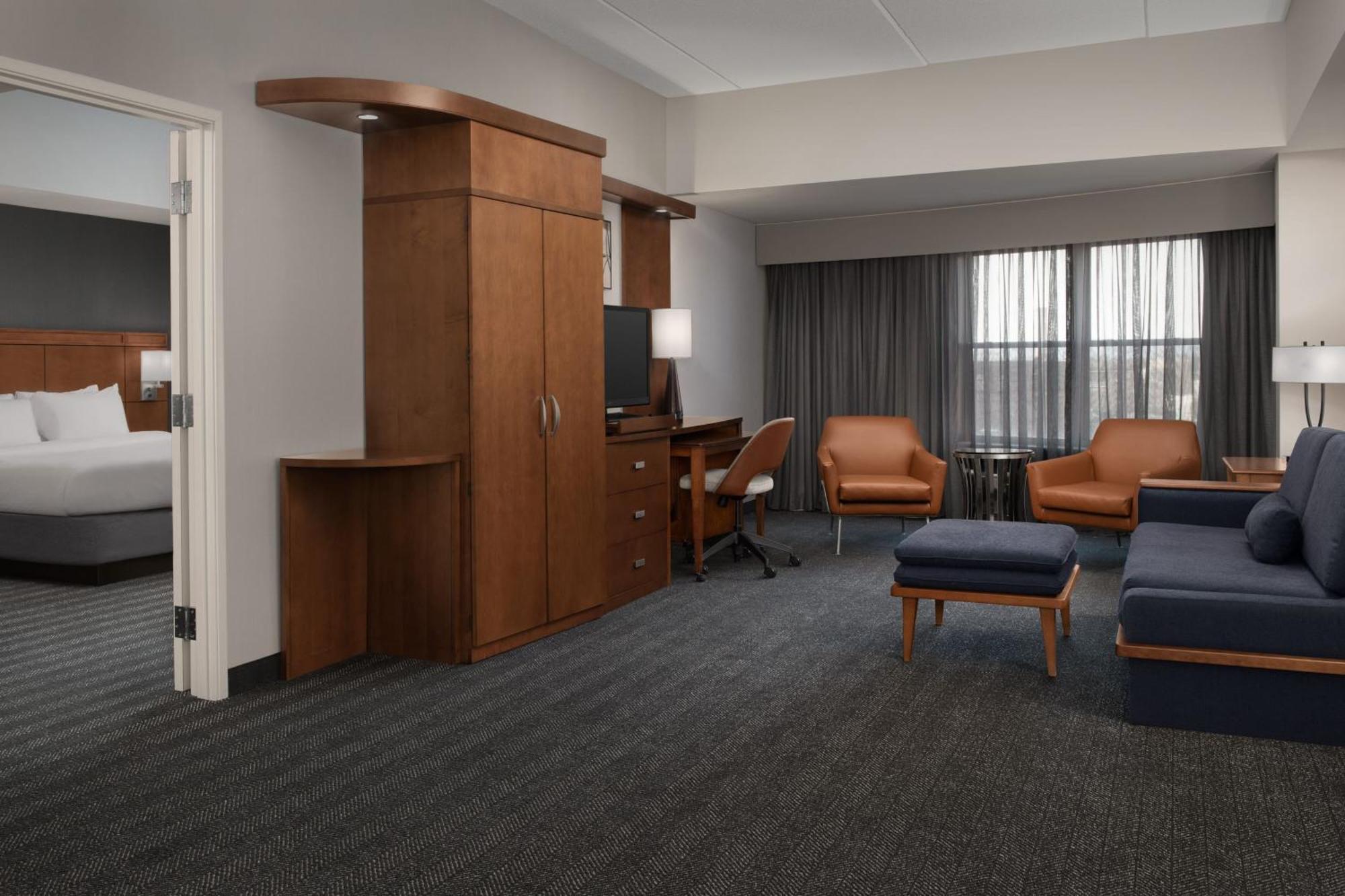 One-Bedroom King Suite Sofa Bed,1596880340:JPEG