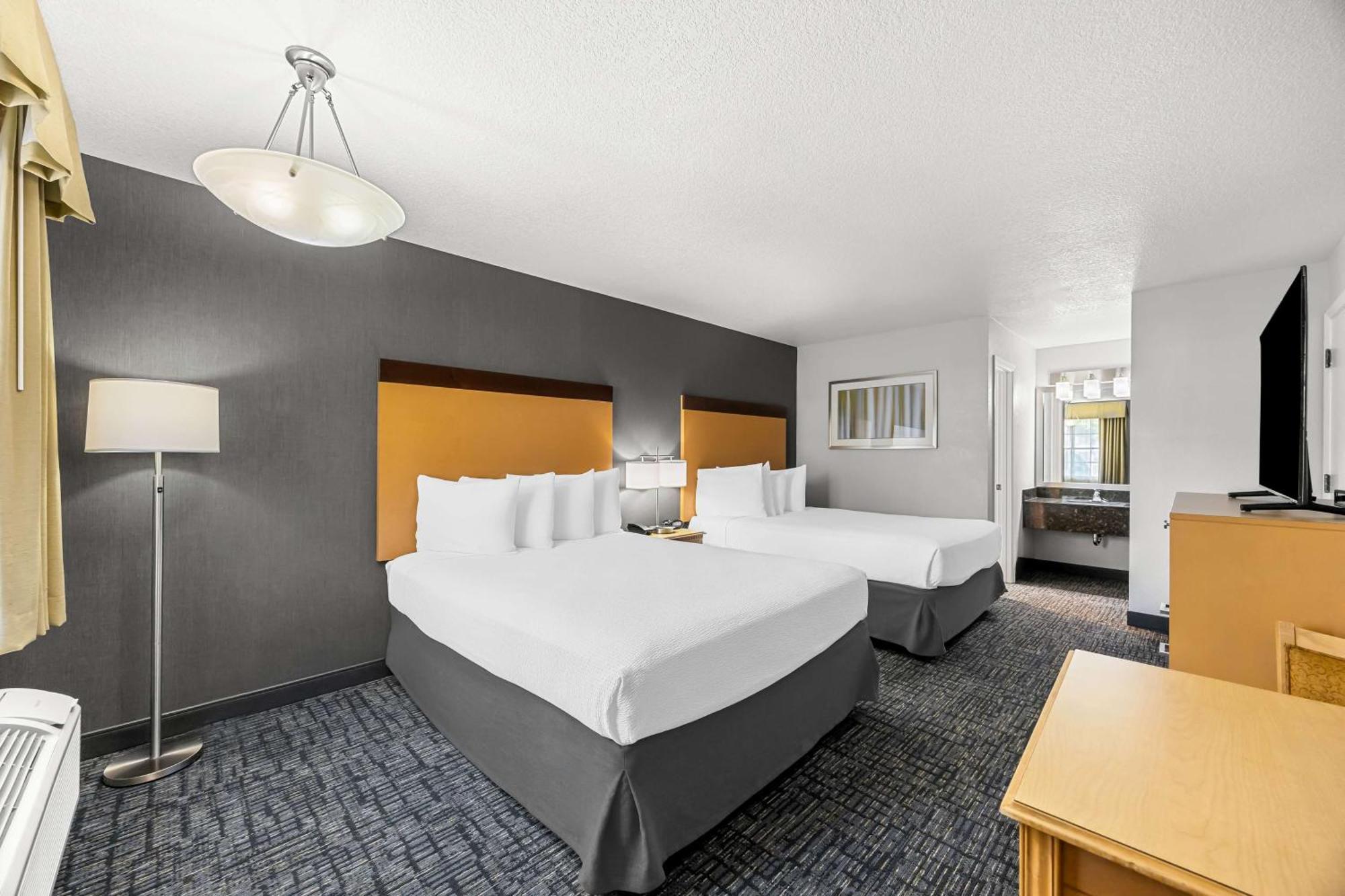 Queen Room Two Queen Beds Non-Smoking