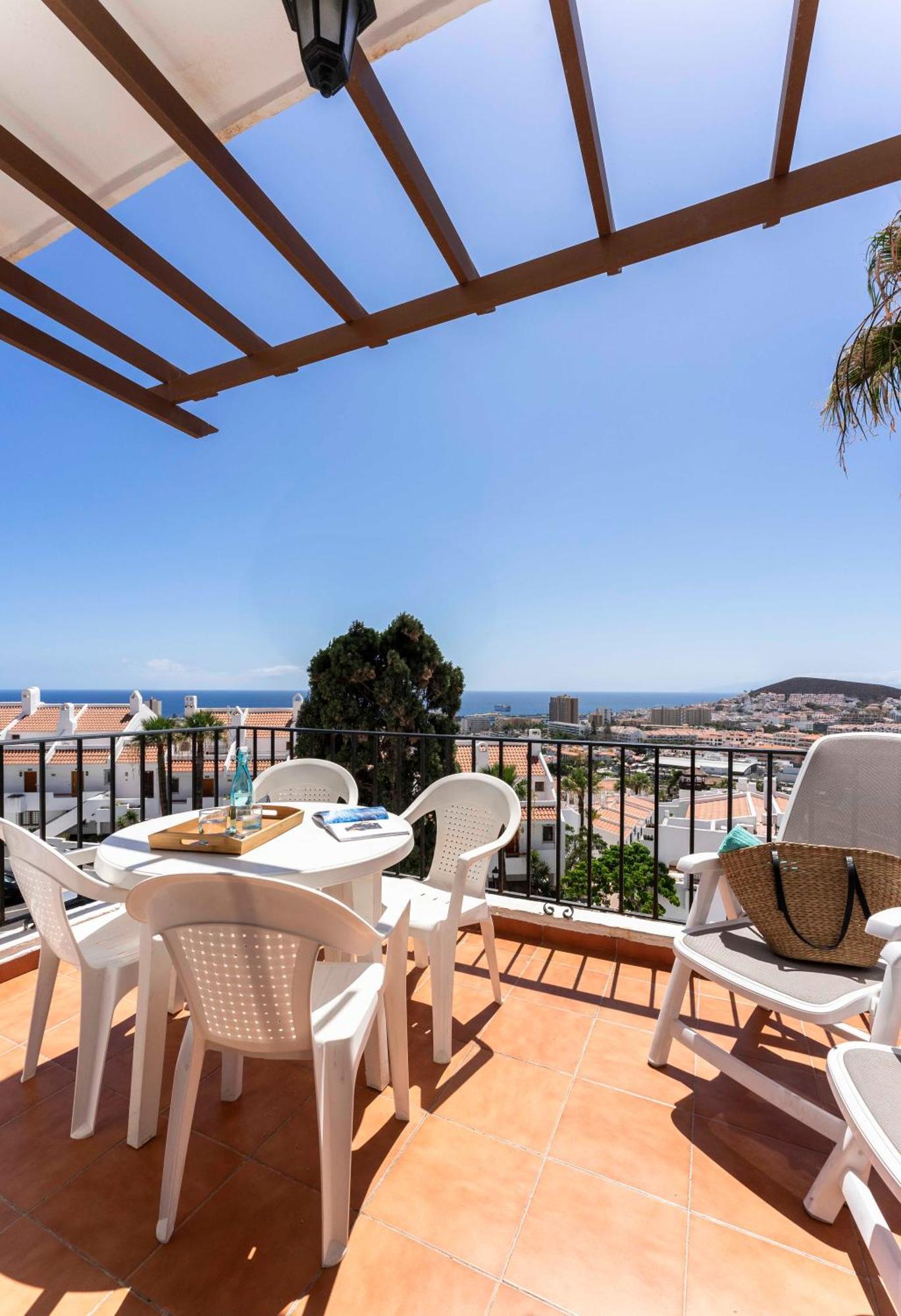 One-Bedroom Apartment Sea View