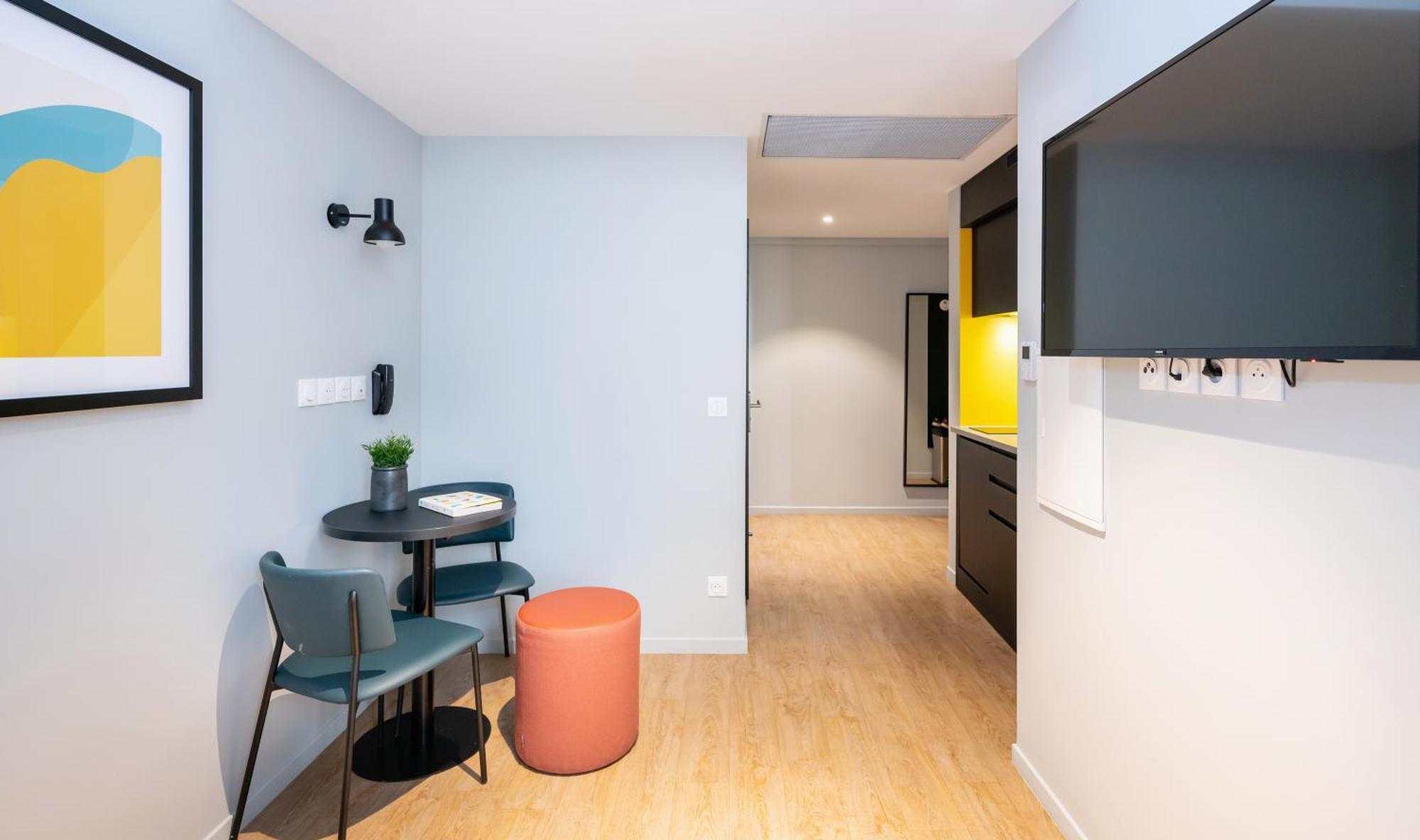 Studio Sleeps 3