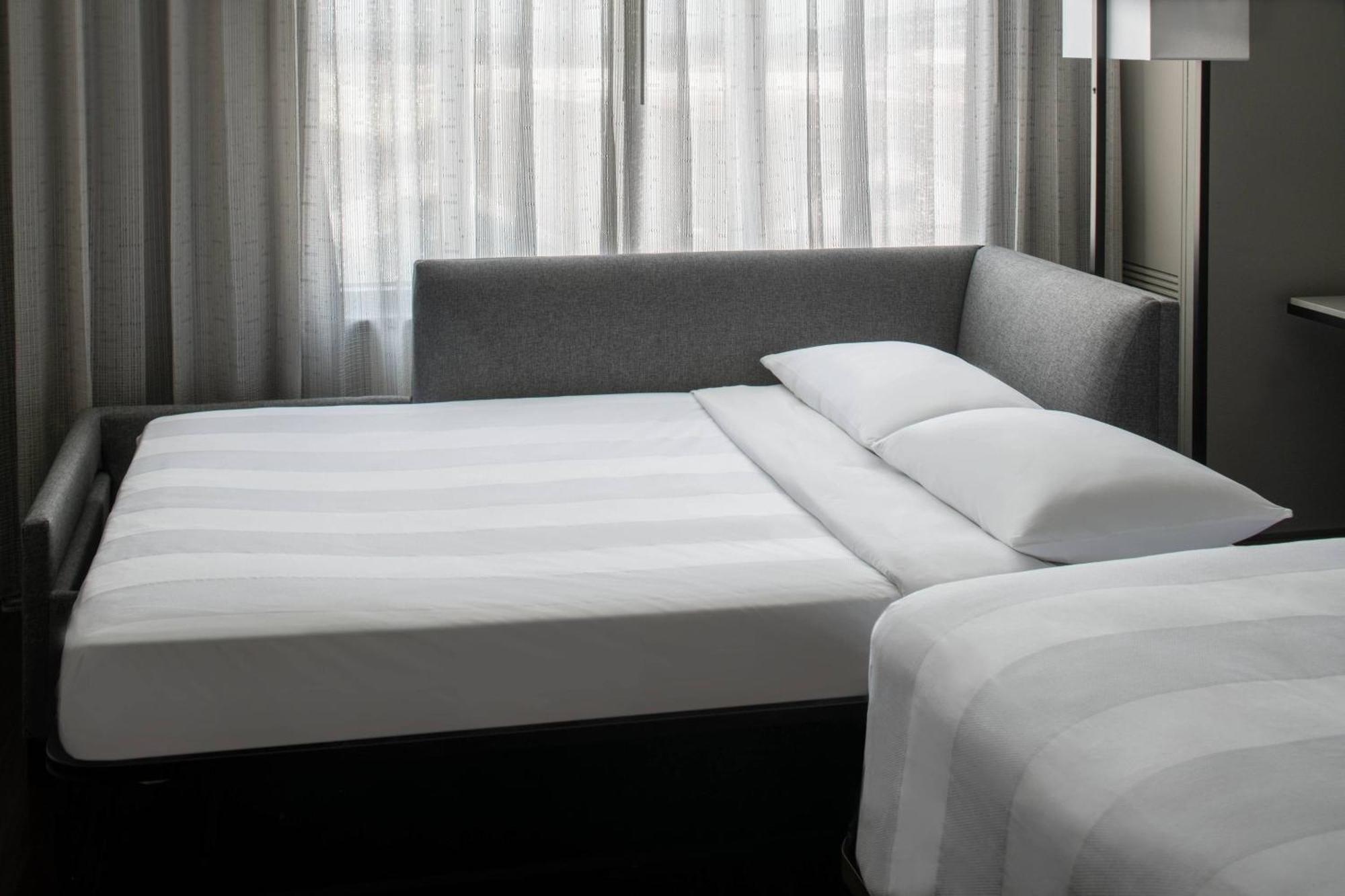 Guest room 1 King Bed
