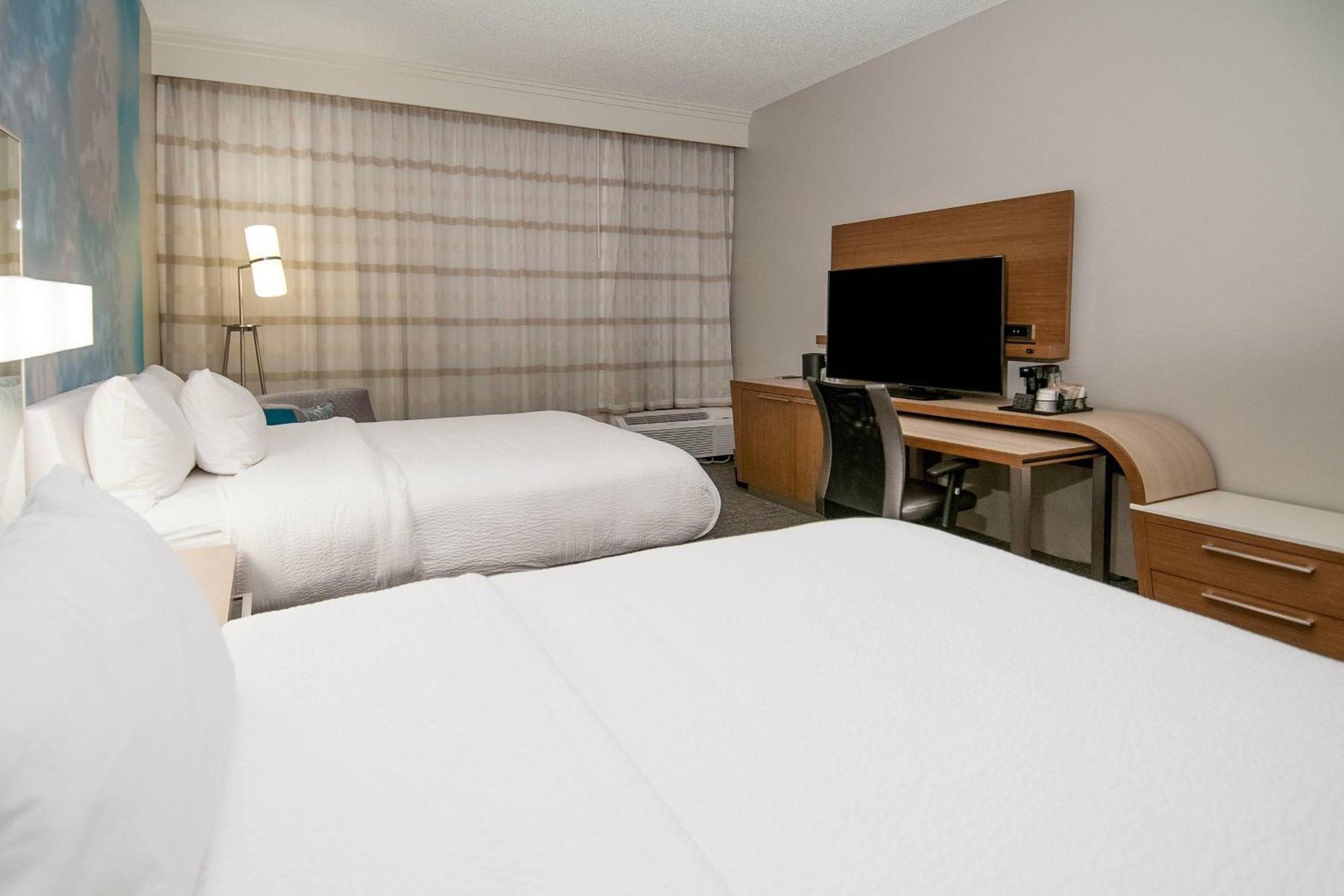 Queen Room Two Queen Beds Bathtub Mobility Access or Hearing Accessible