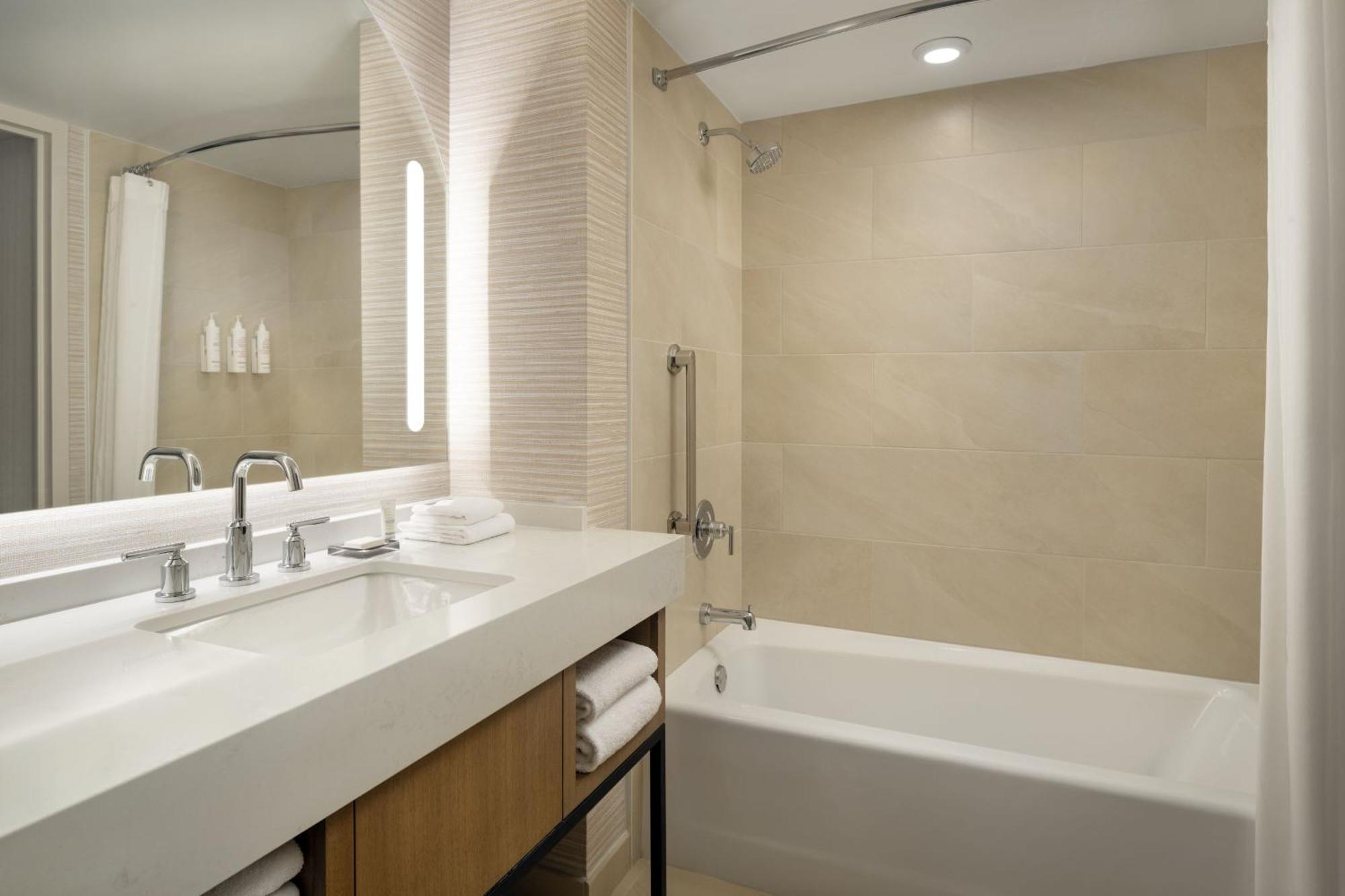 Deluxe King Room City View Balcony Mobility or Hearing Accessible Tub