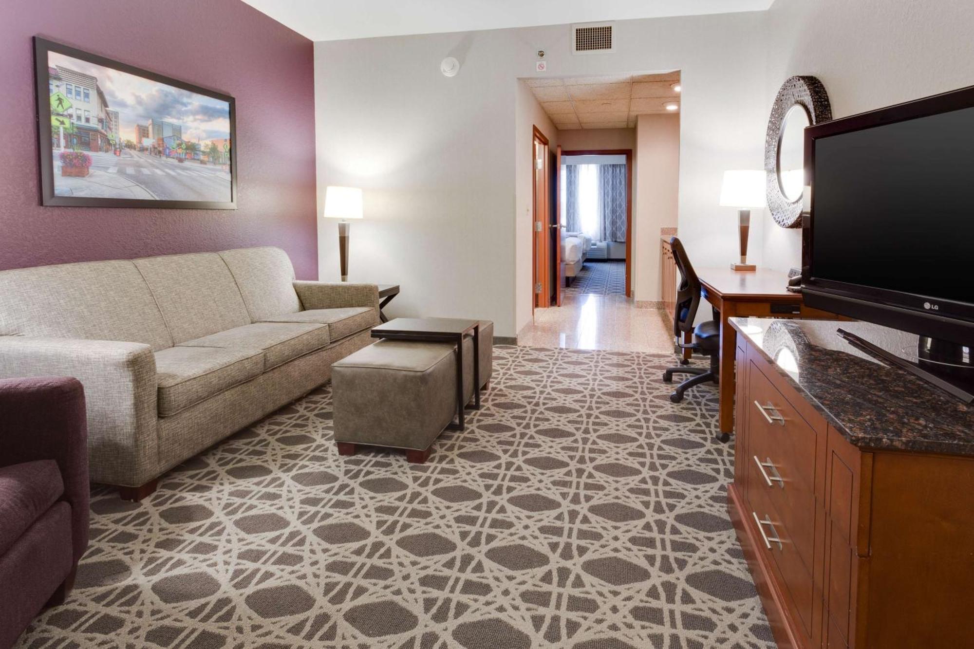 Queen Suite Two Queen Beds Sofa Bed High Floor,1618837489:JPEG