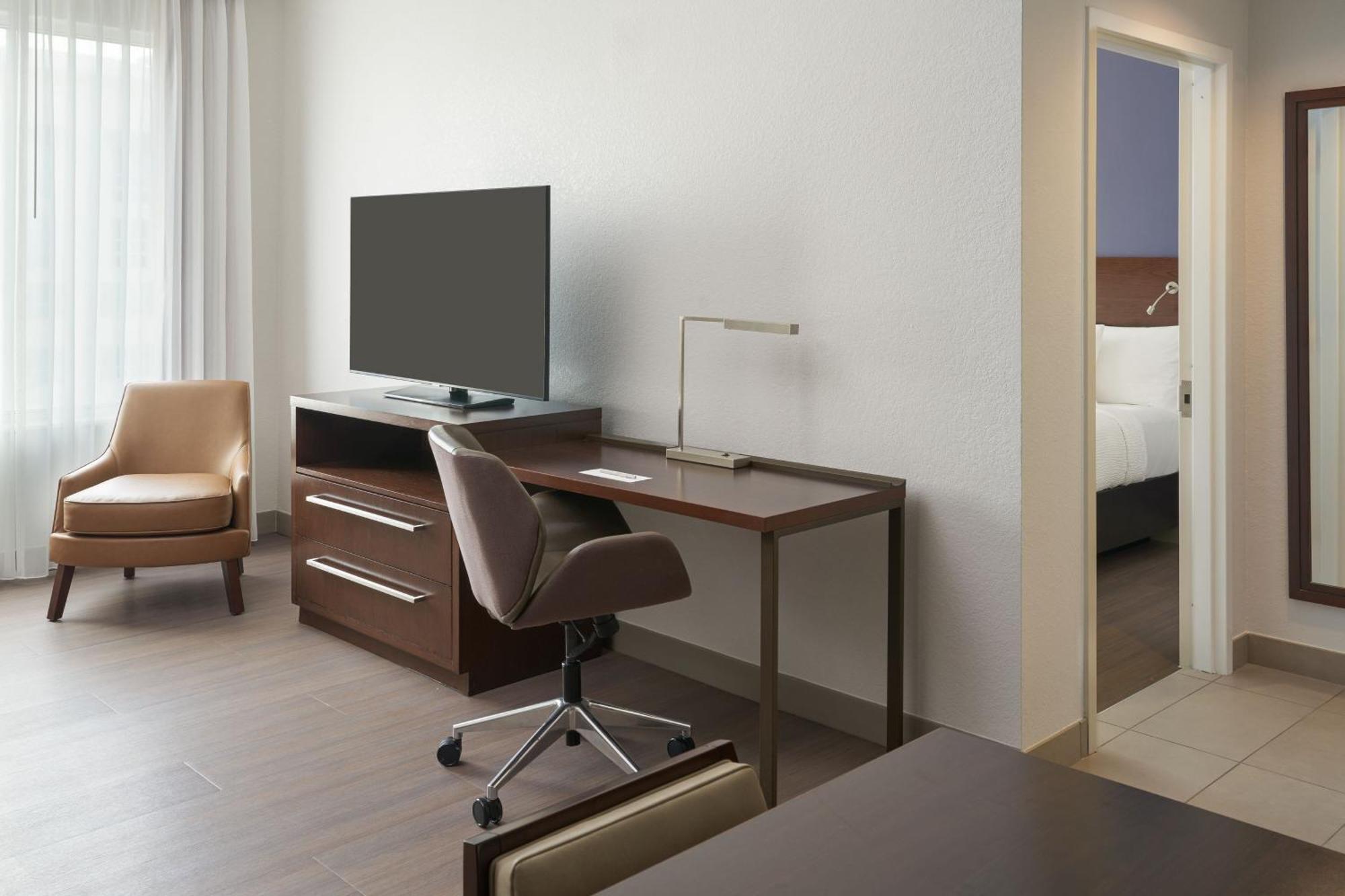 Two-Bedroom Suite,1618842524:JPEG