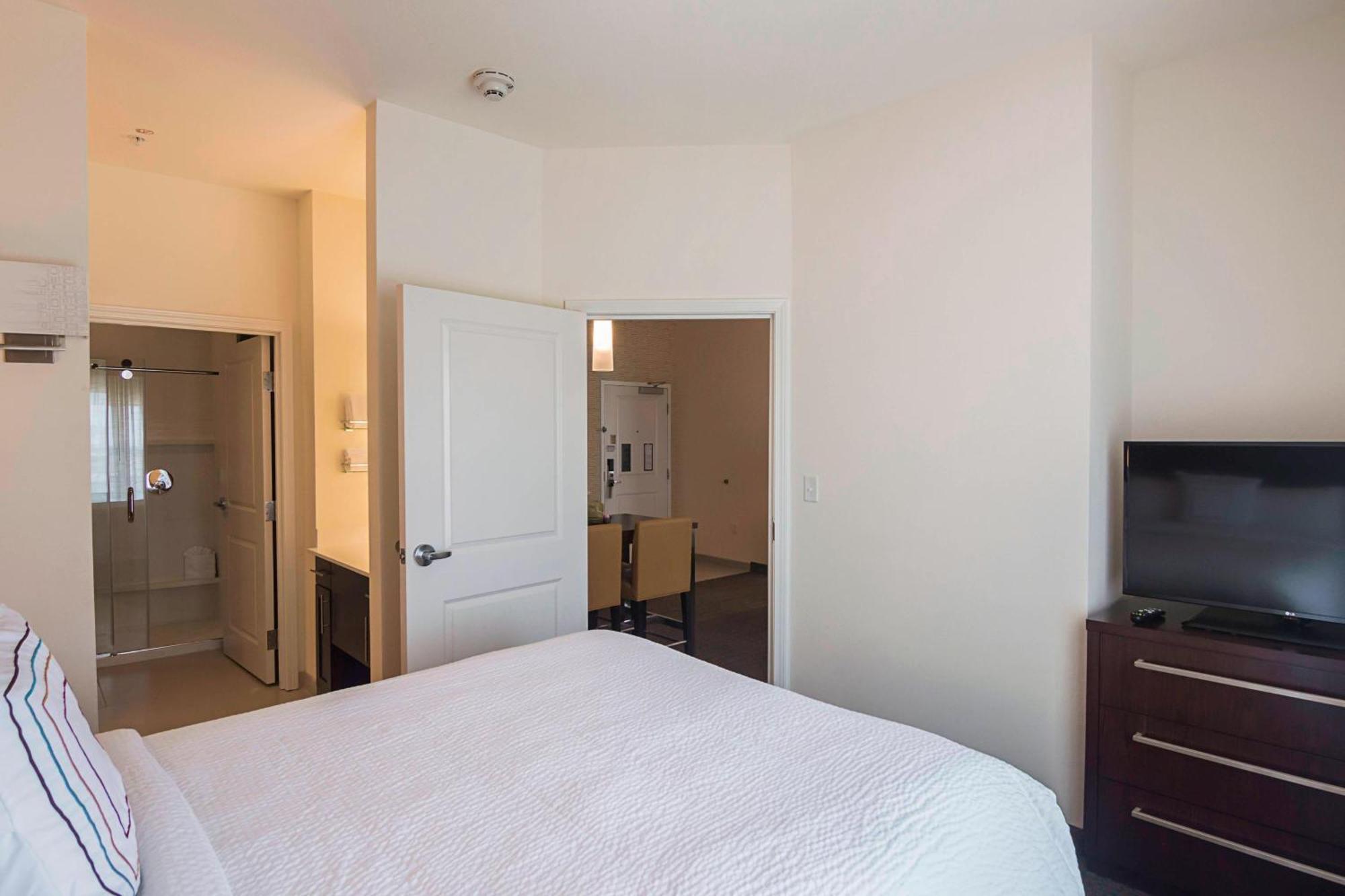 One-Bedroom King Suite,1618844740:JPEG