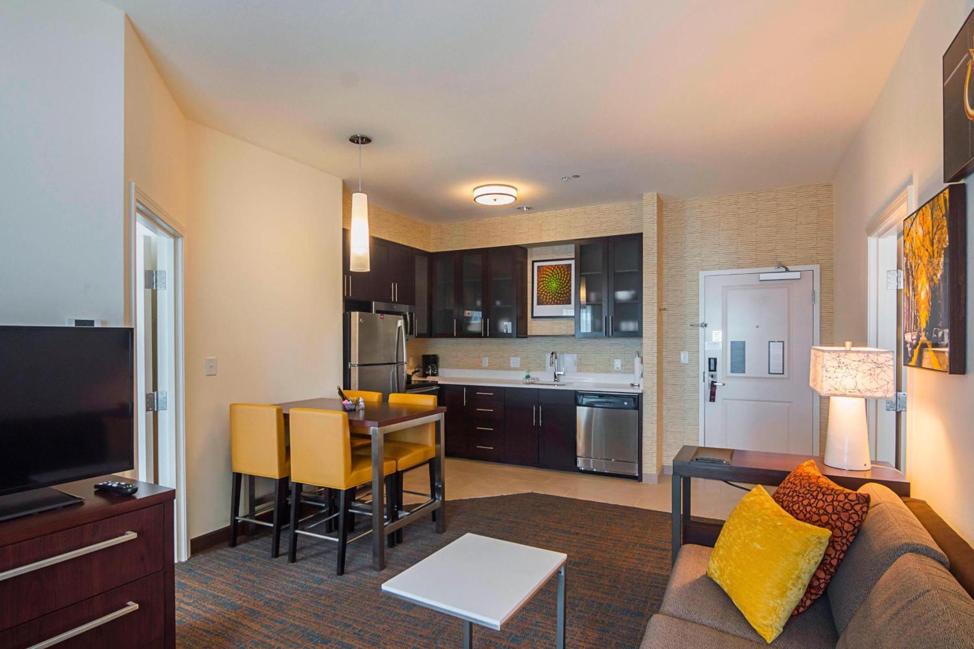 Two-Bedroom Suite,1618844738:JPEG