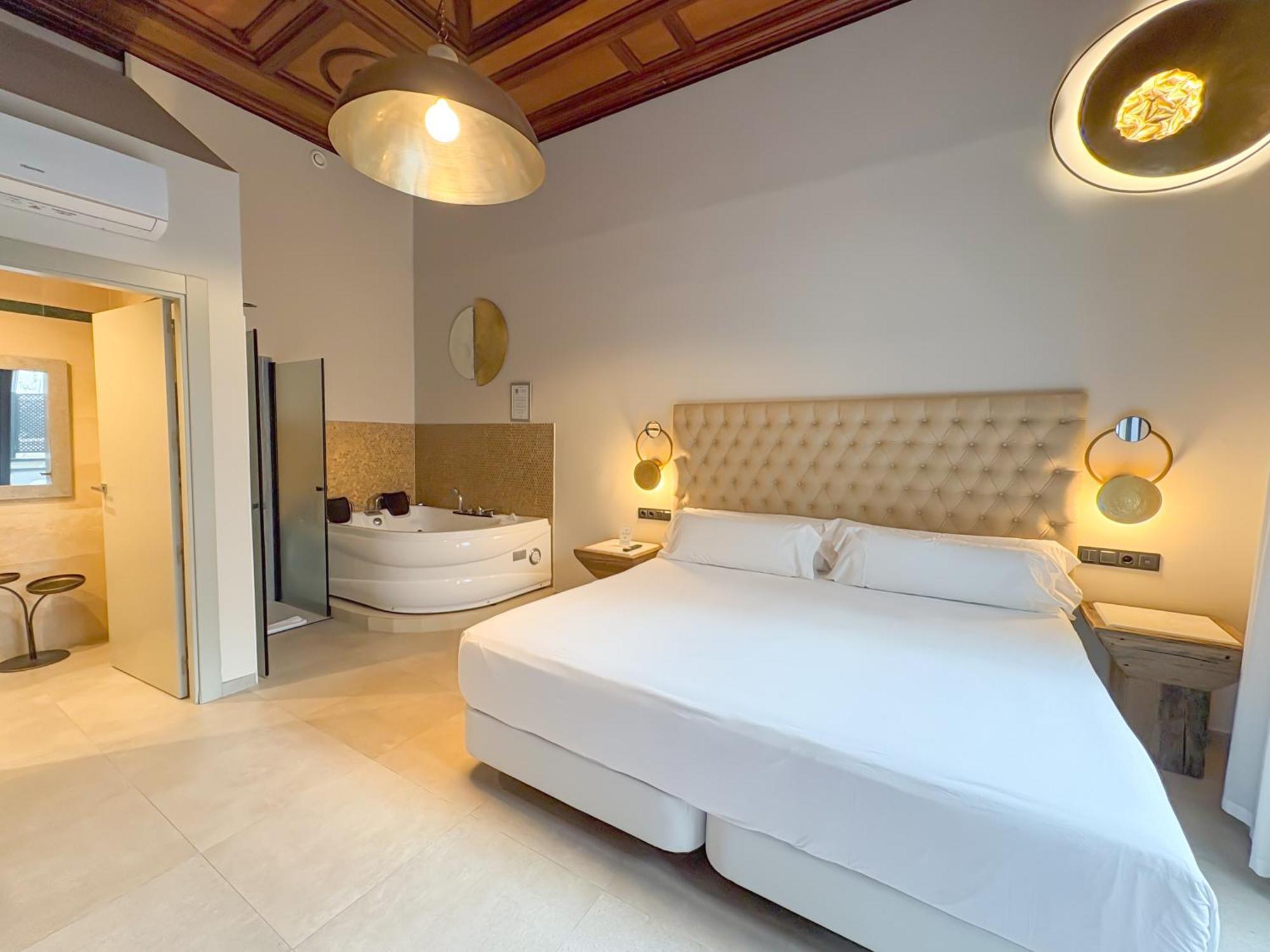 Suite with Hot Tub and Terrace,1618905534:JPEG