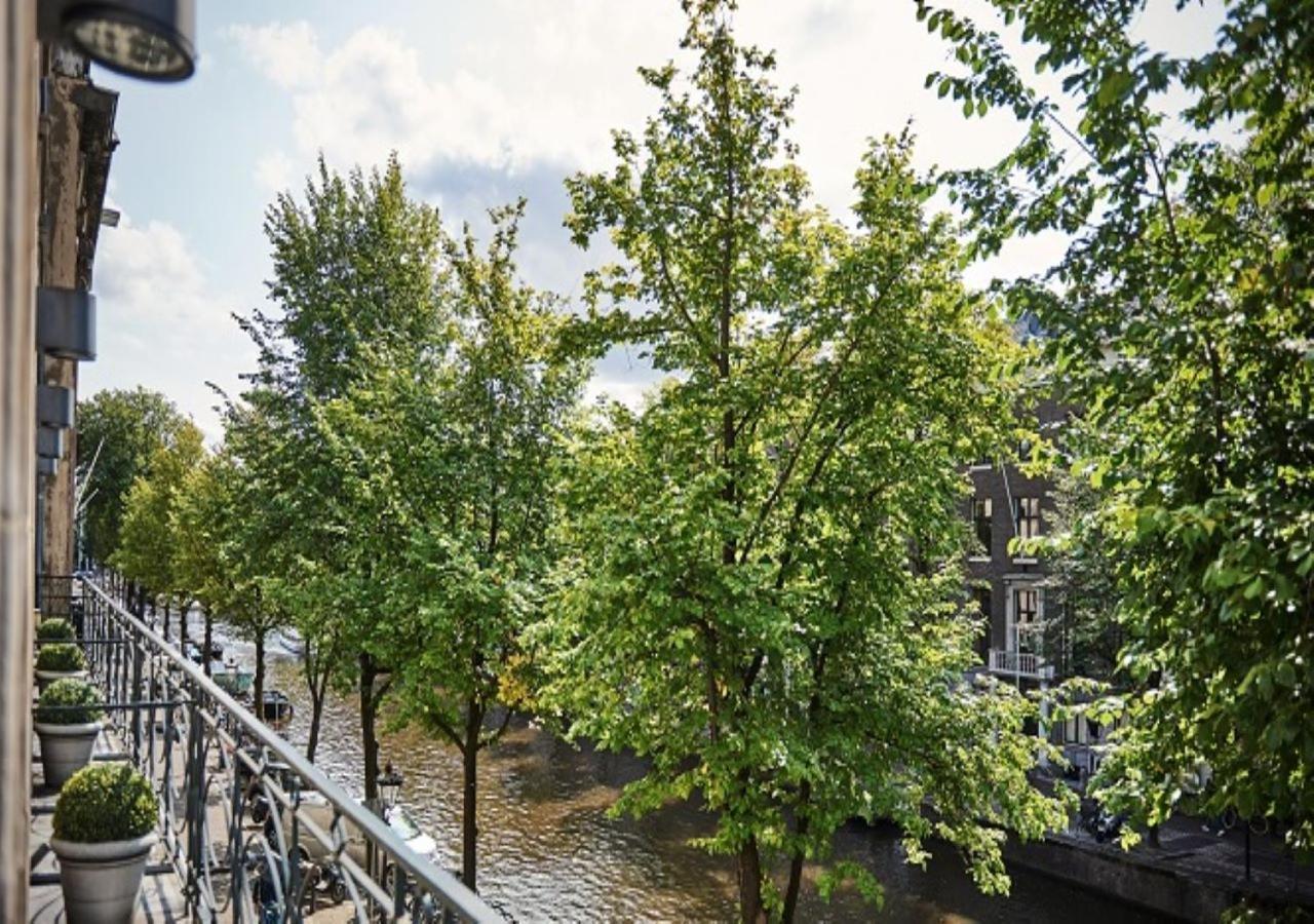 Comfy room canal view