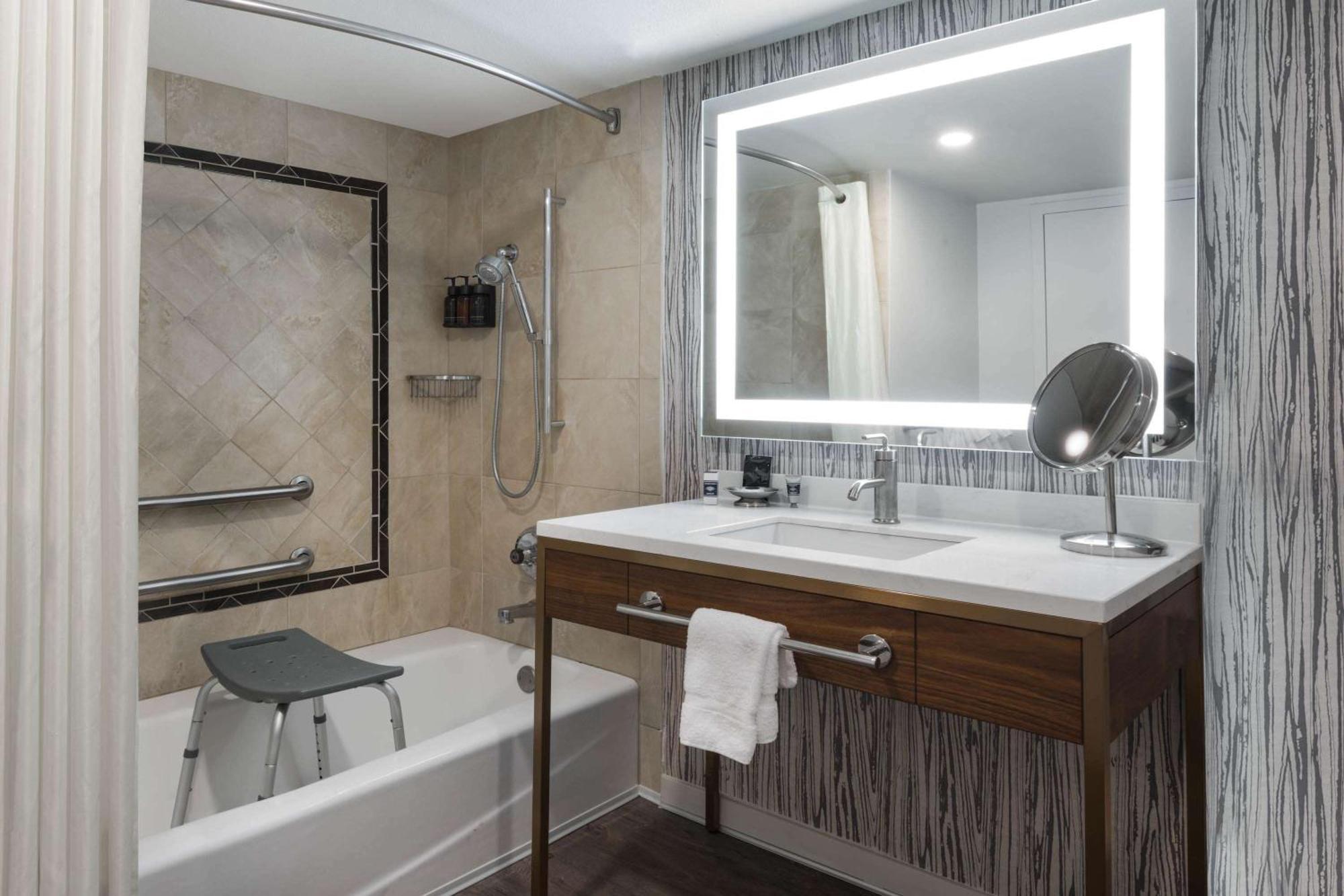 Queen Room Two Queen Beds Accessible Tub Disability Access
