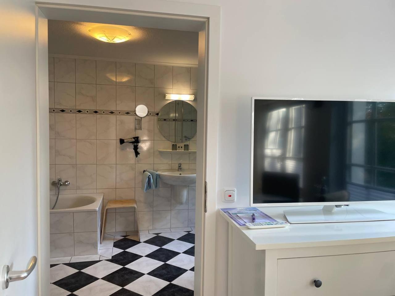 Double Room Long