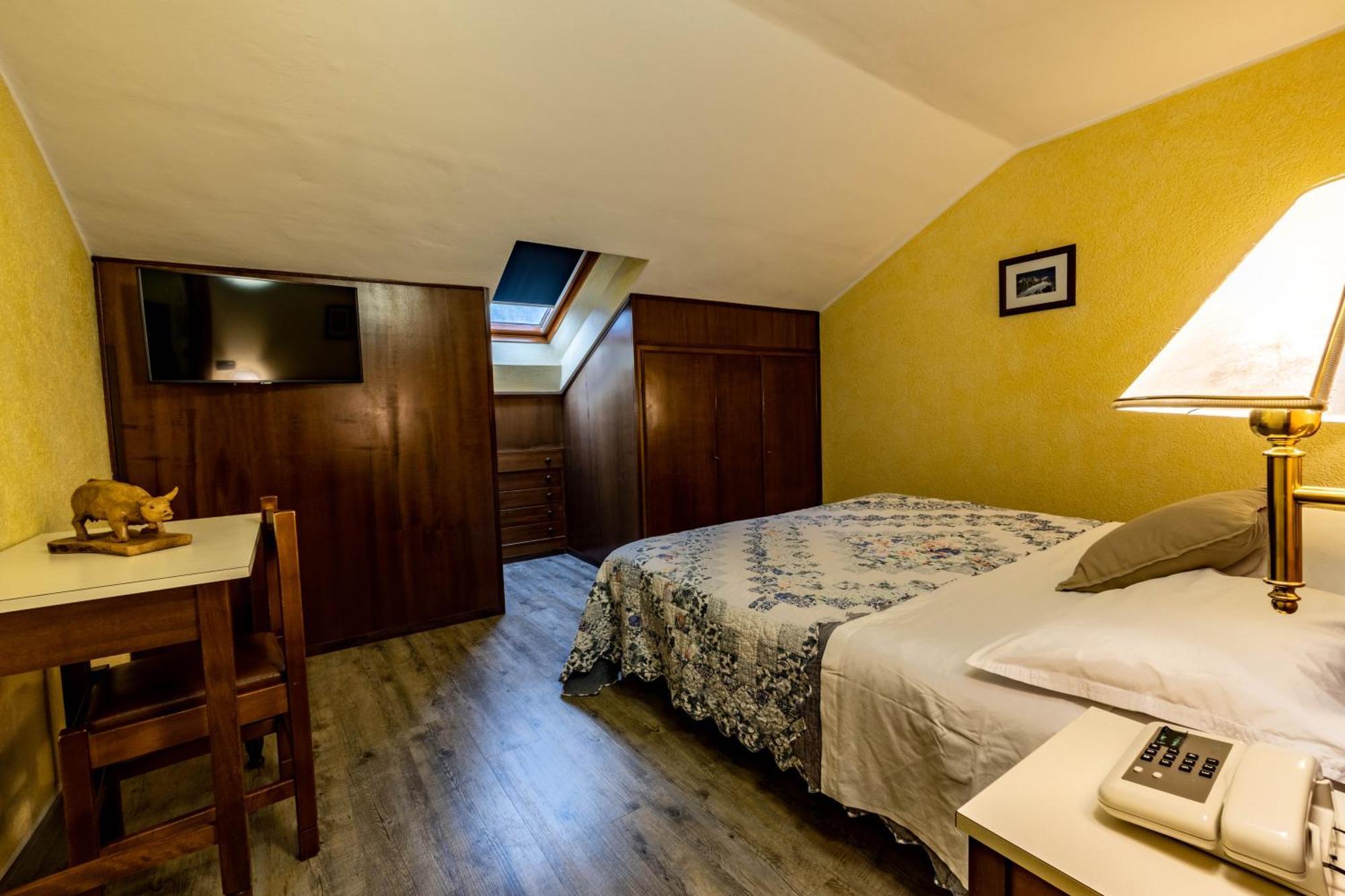 Budget Double or Twin Room,1619176620:JPEG