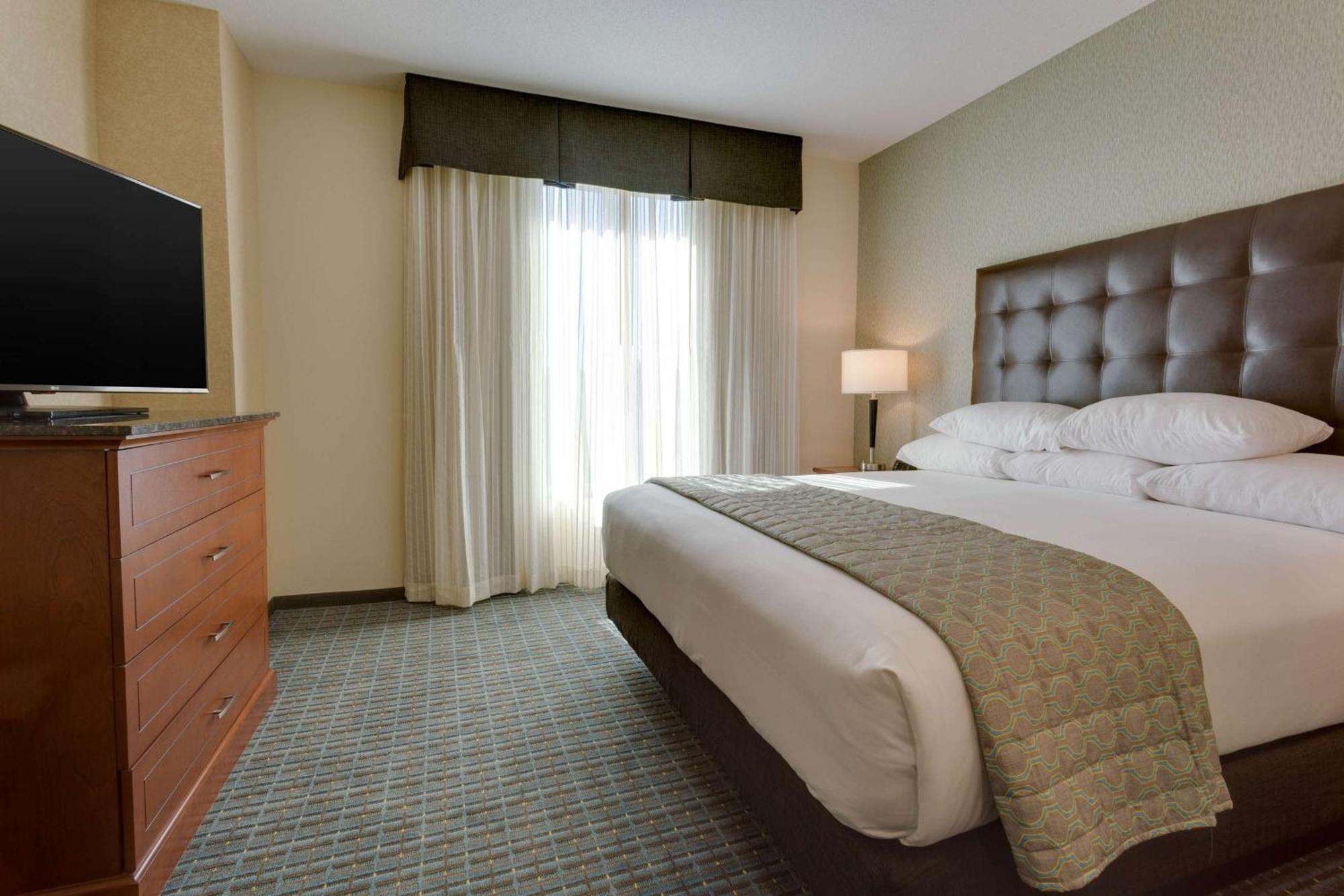 Deluxe King Suite,1661684283:JPEG