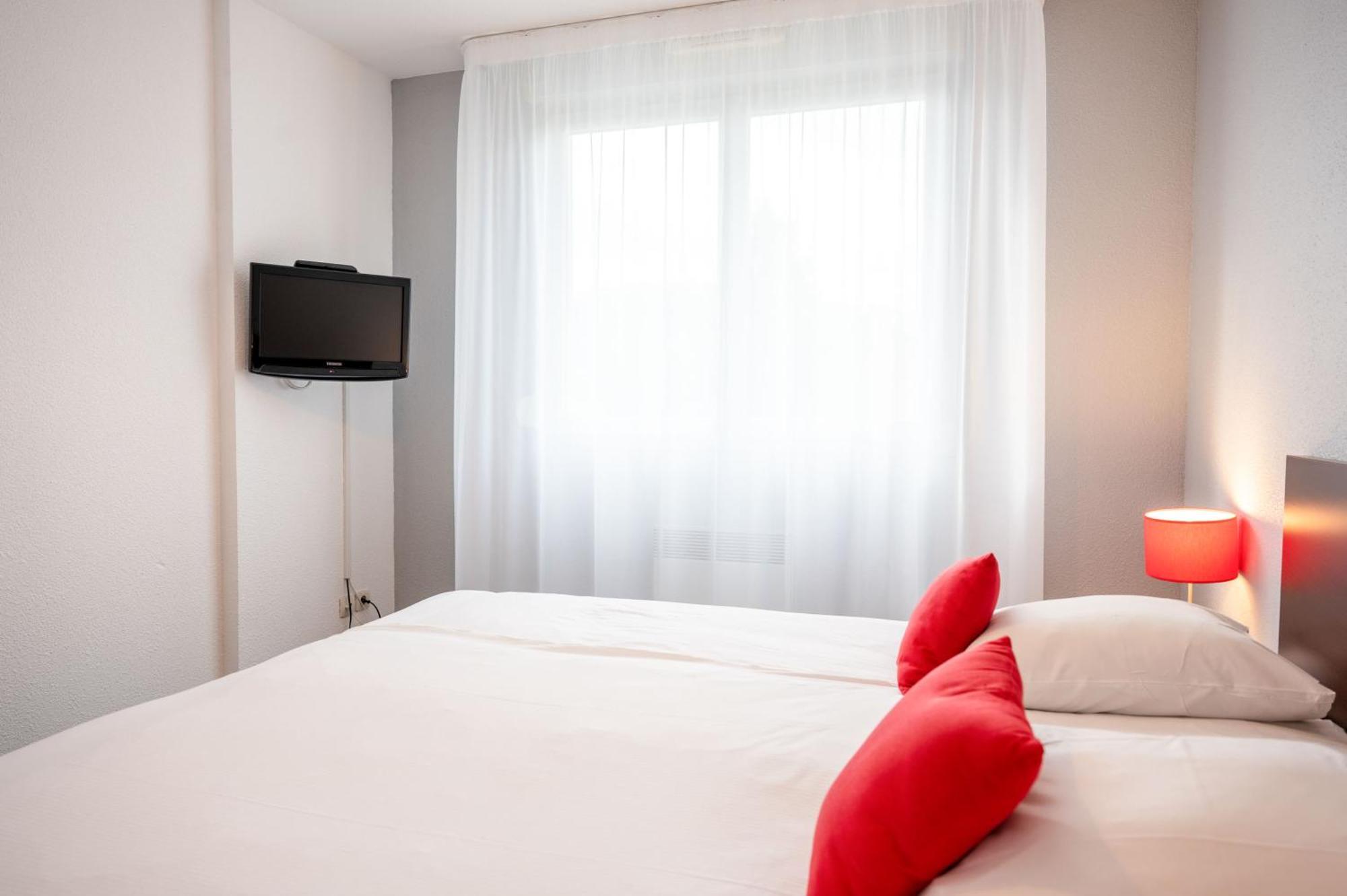 One Bedroom Apartment