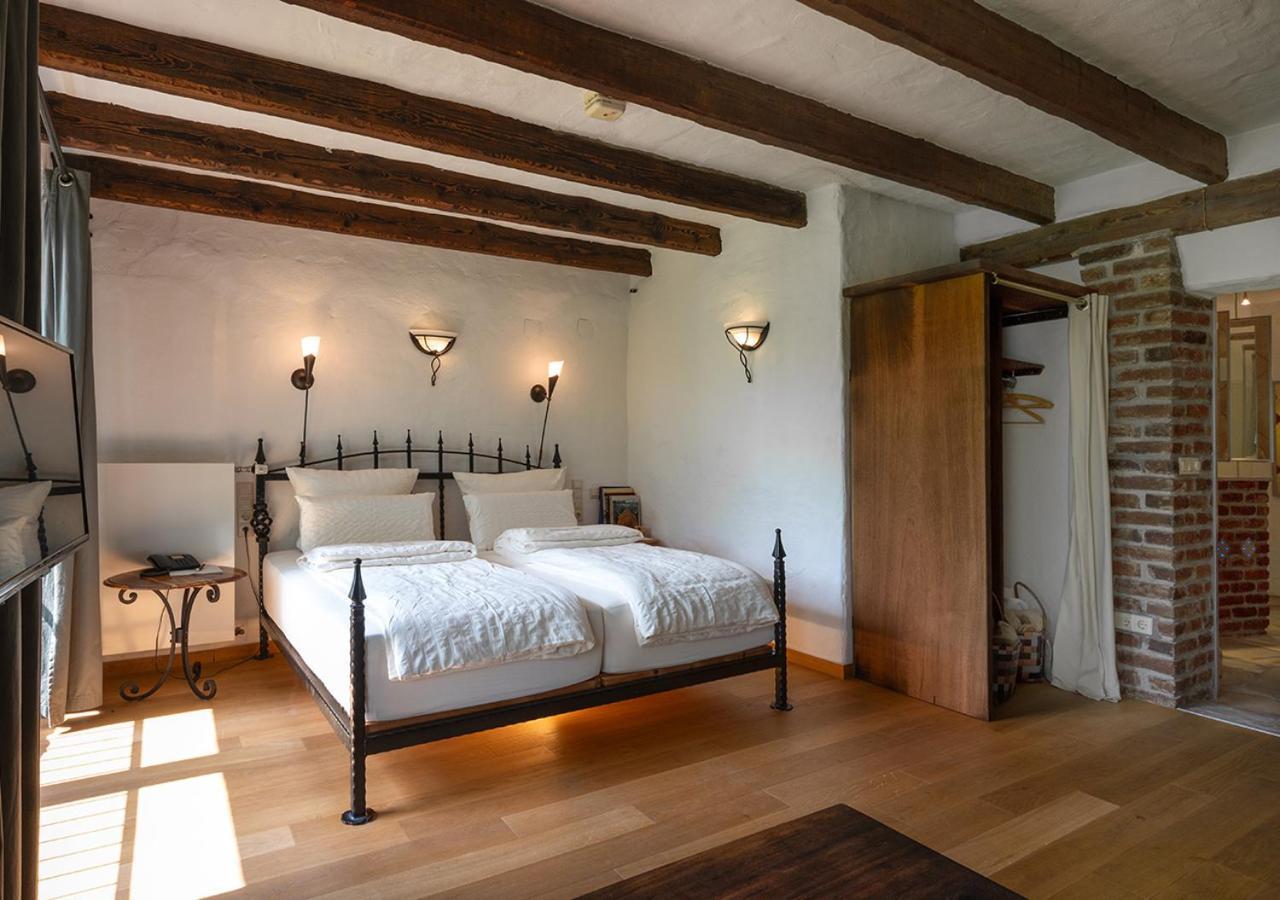 Gelbe Wellness Suite,1619758836:JPEG