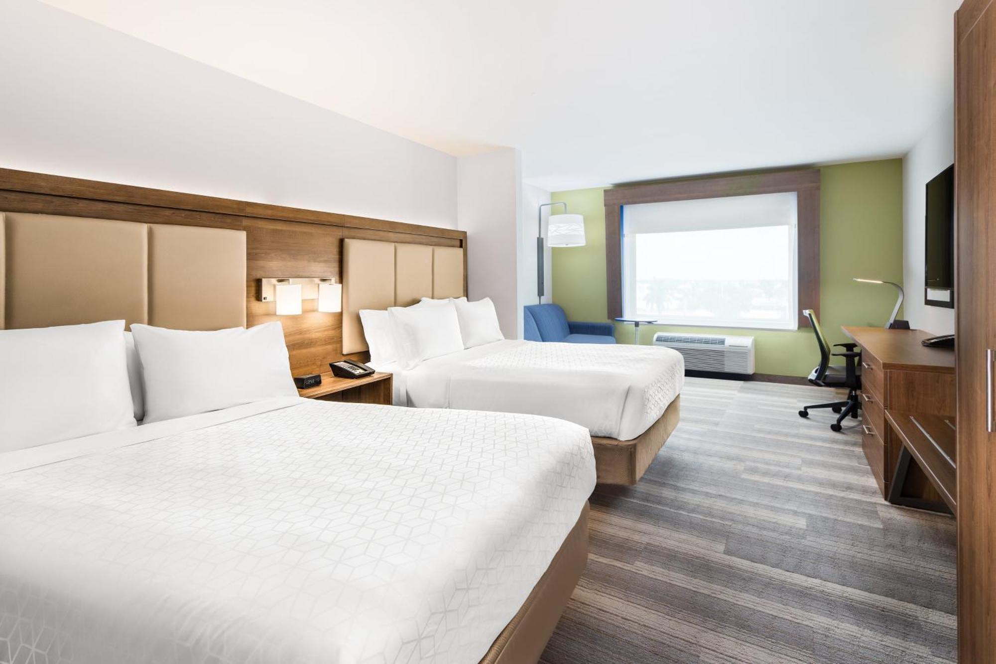 Standard Queen Room Two Queen Beds Communications Accessible