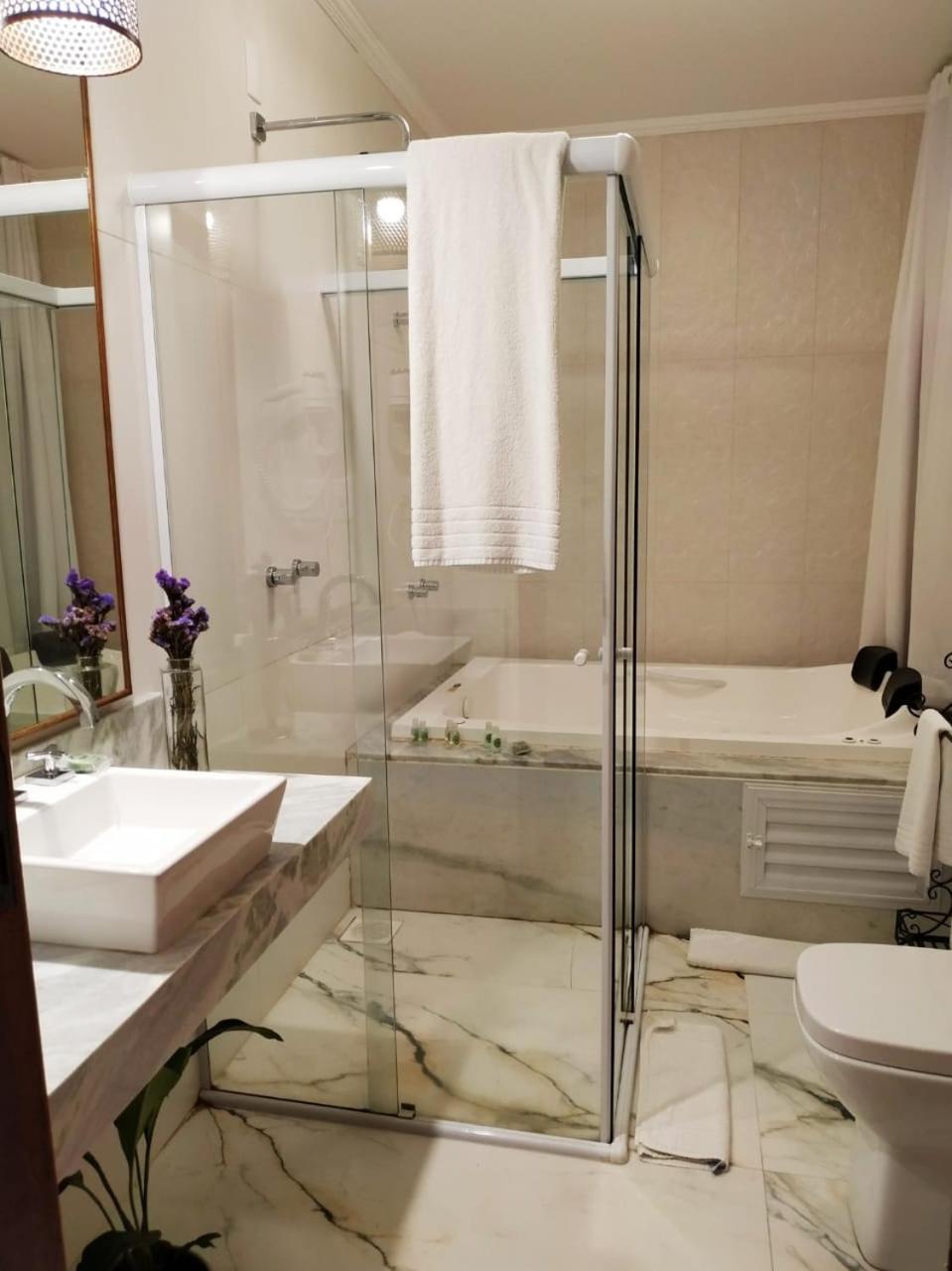 King Suite Spa Bath