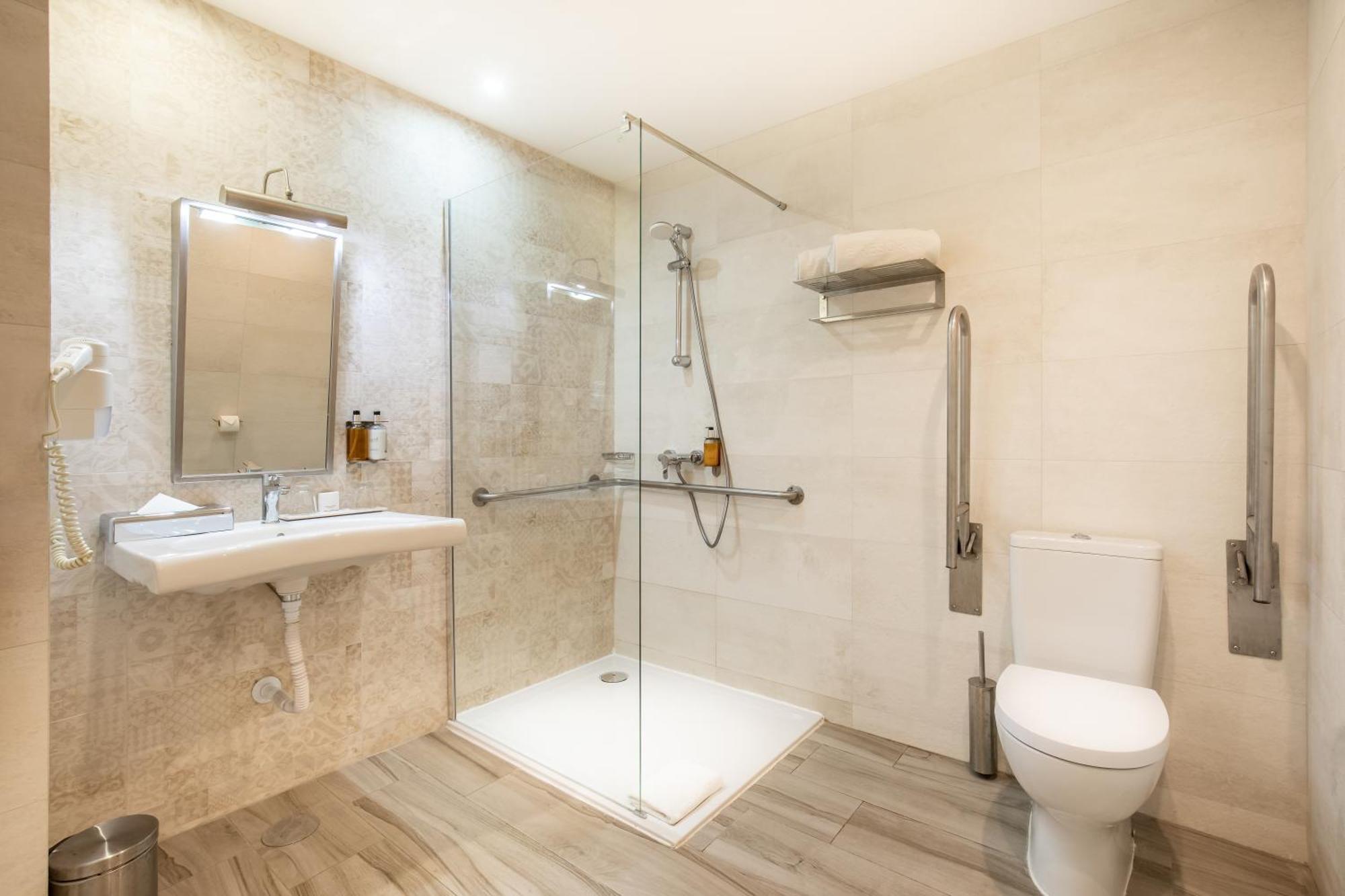 Twin Room Disability Access no balcony