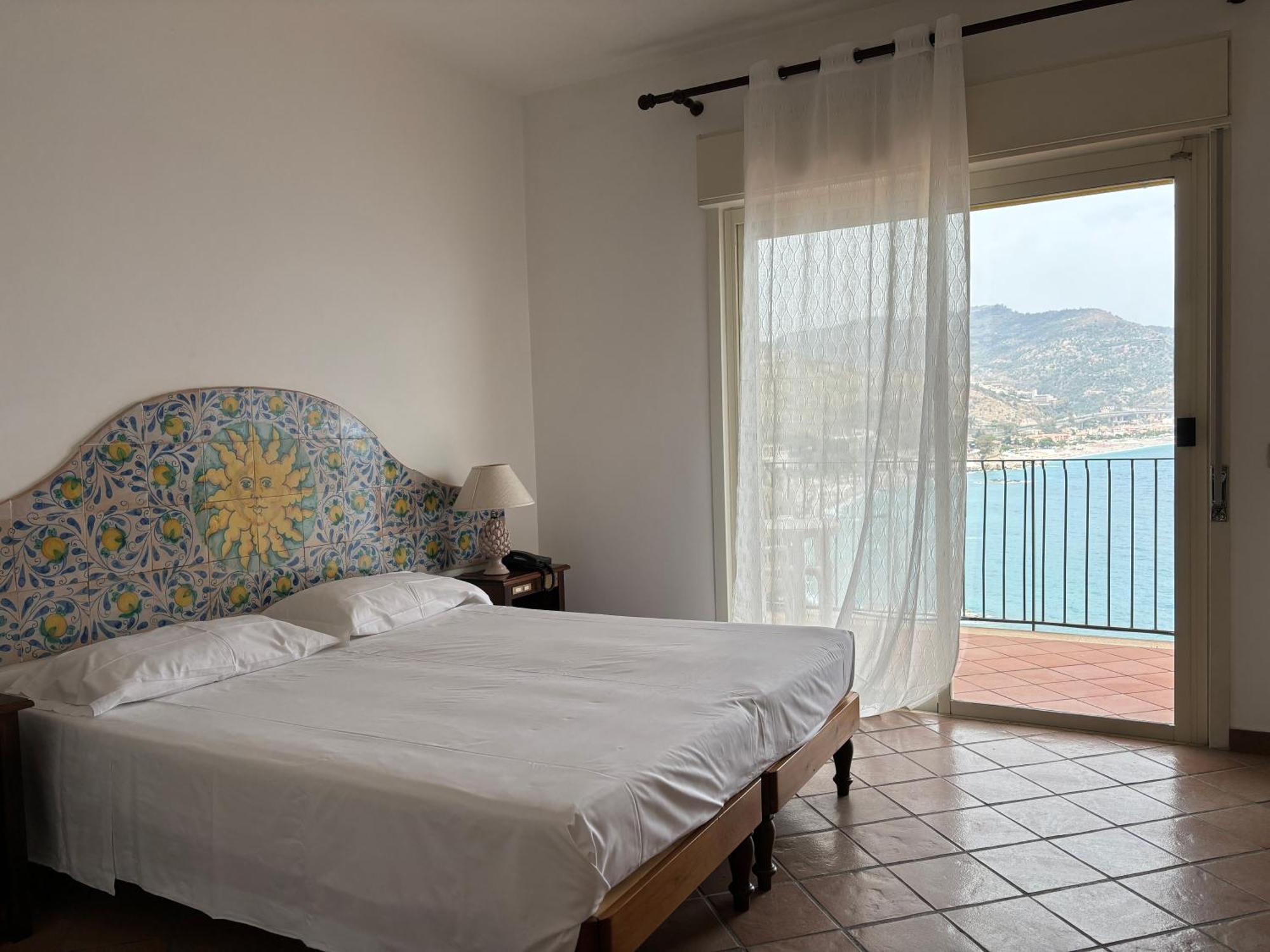 Double or Twin Room Sea View
