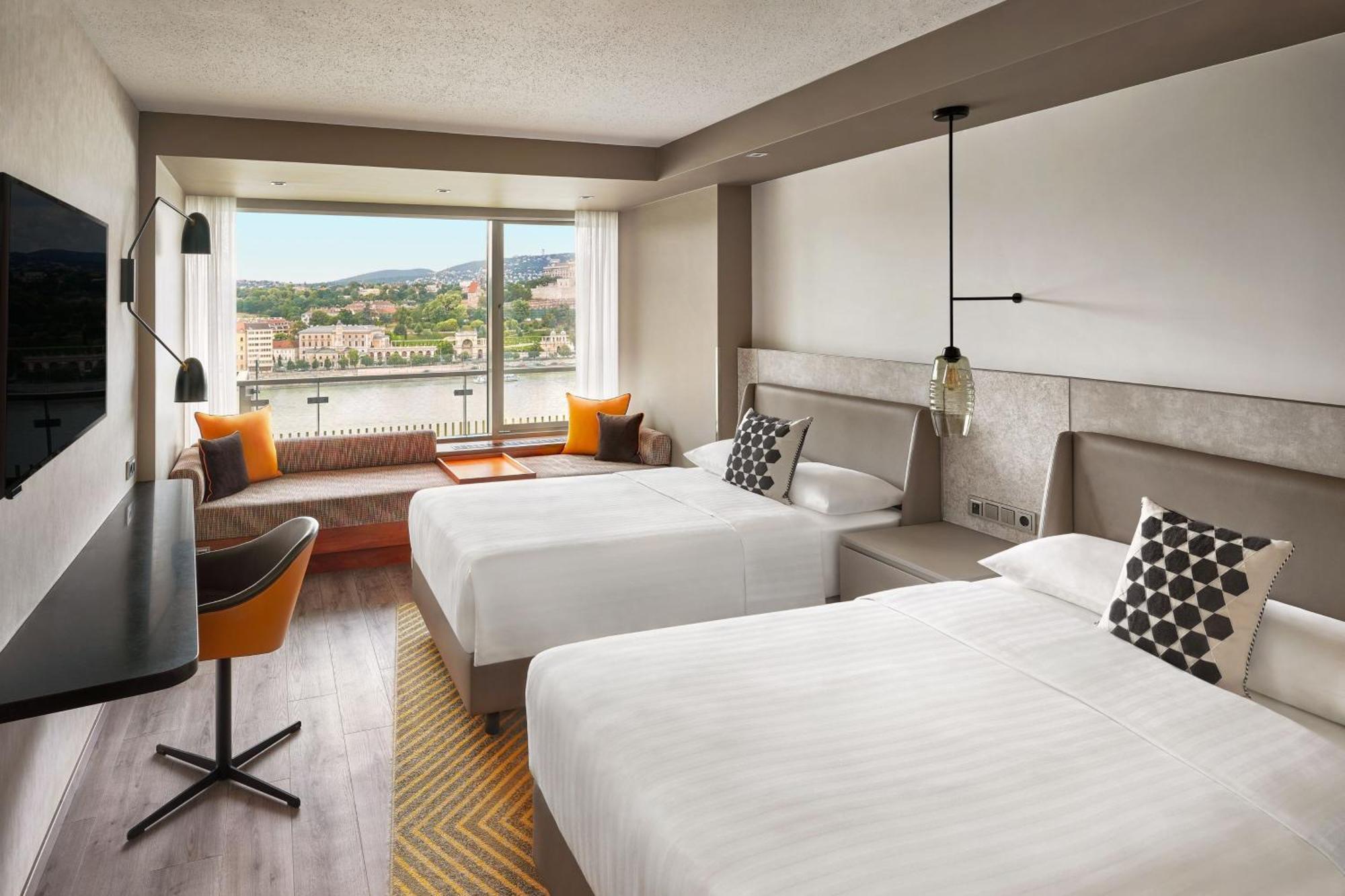 Deluxe Twin Room Castle River View