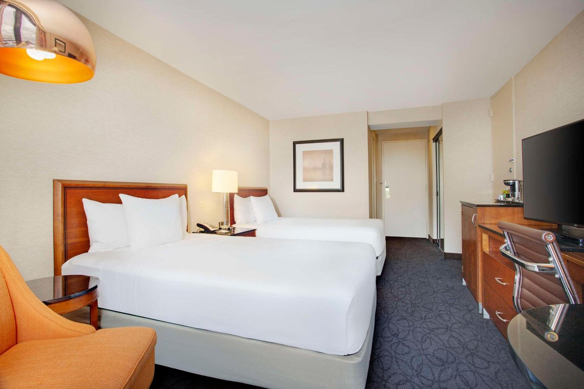 Double Room with Two Double Beds - Runway View,1620202207:JPEG