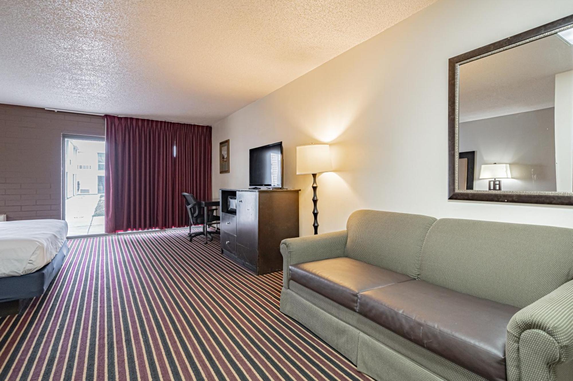 Deluxe King Suite Non-Smoking