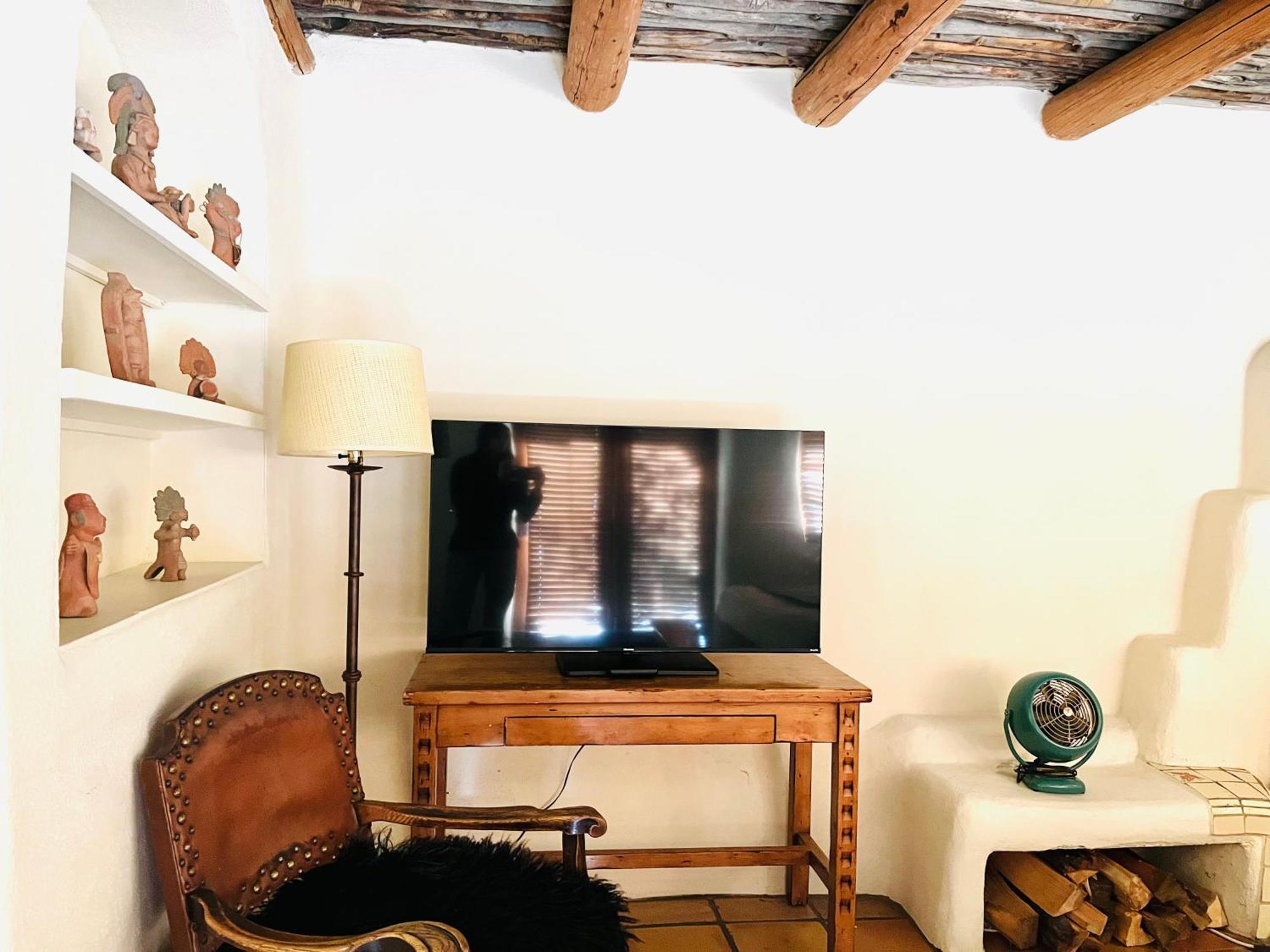 King Room,1706820597:JPEG