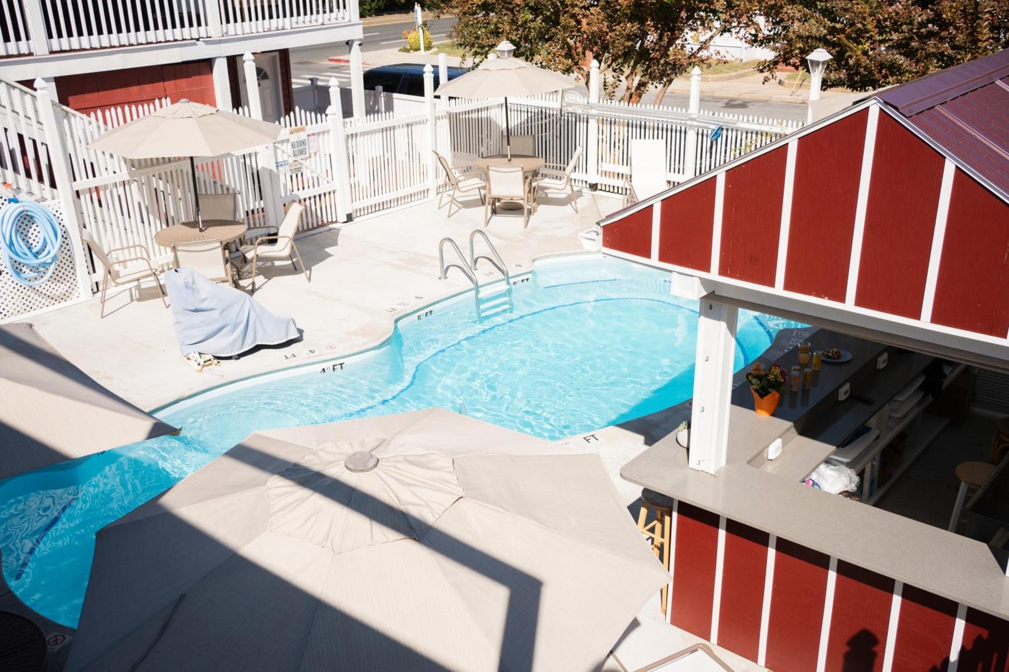 Main Bldg Pool Front Room