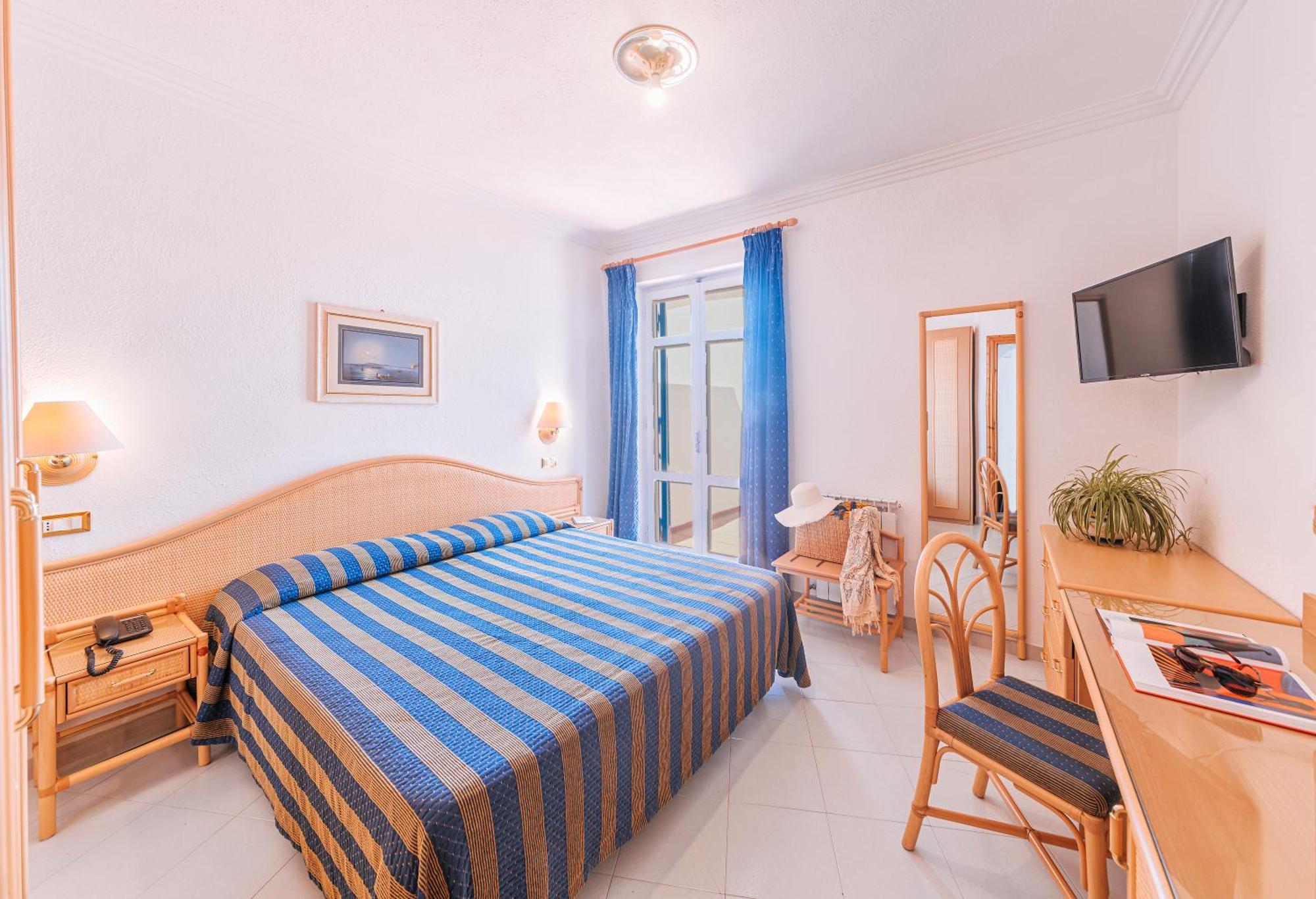 Deluxe Double Room Side Sea View