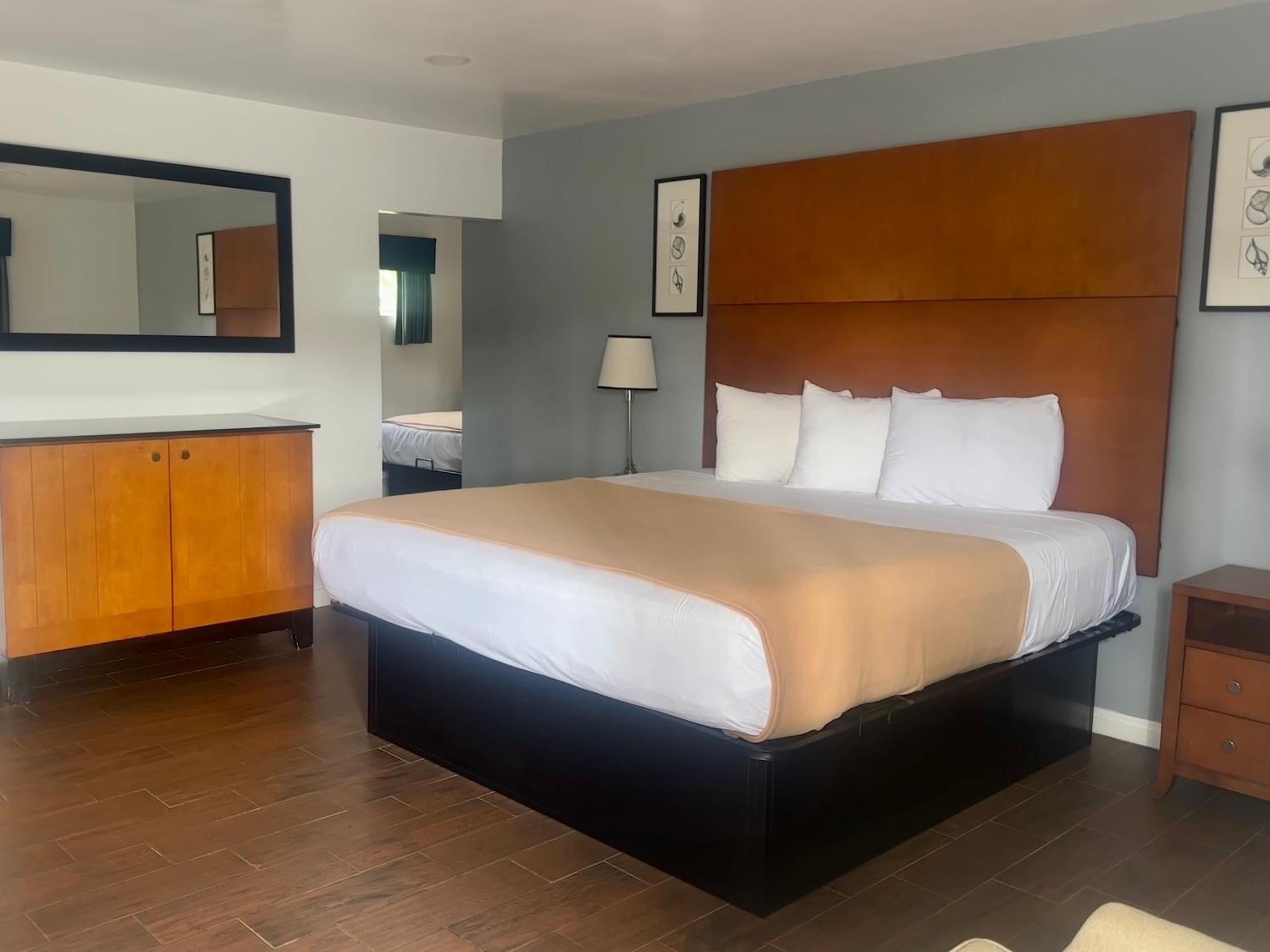 Deluxe Queen Room