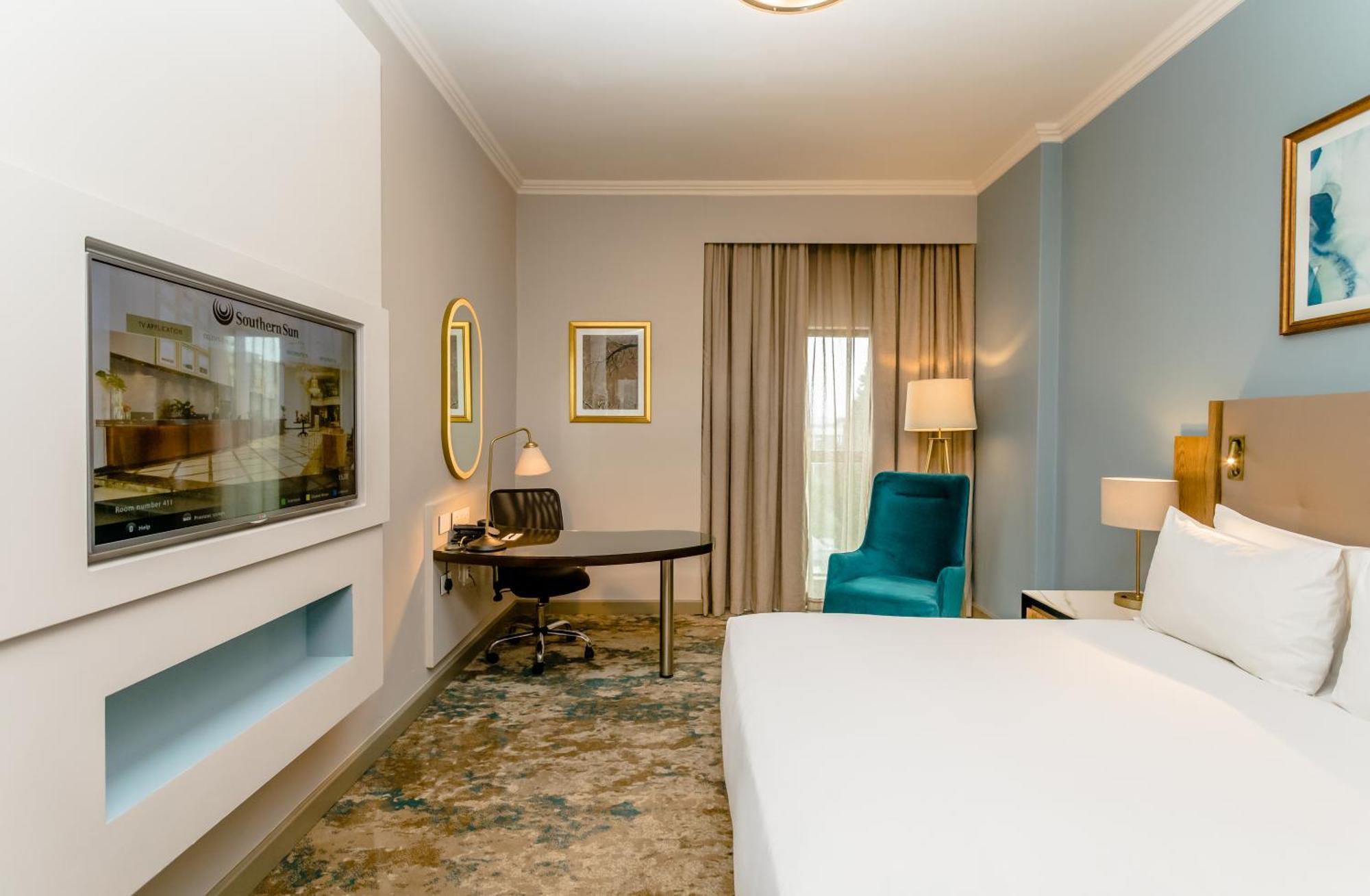 Standard Queen Room