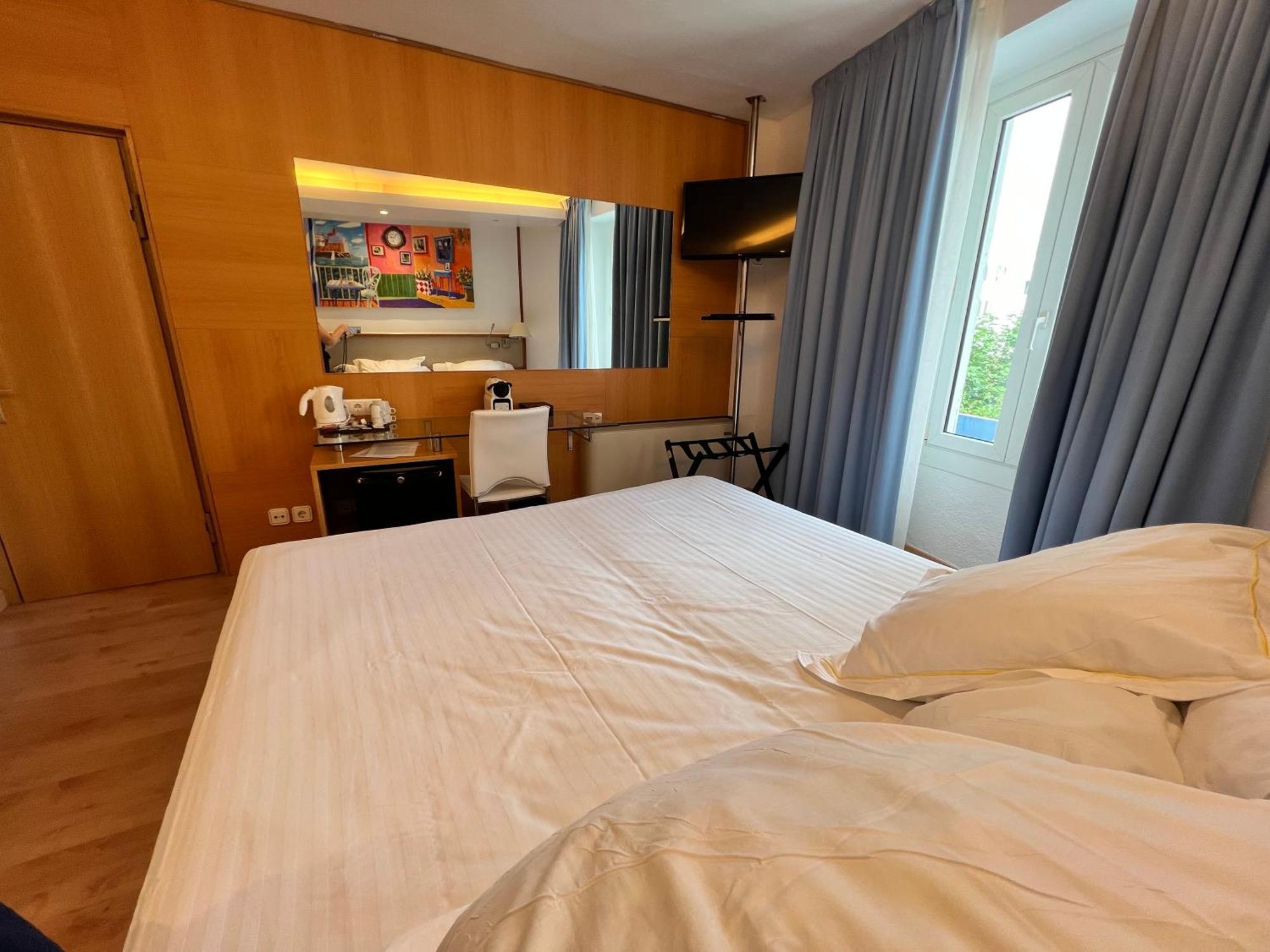 Single Room,1621406839:JPEG